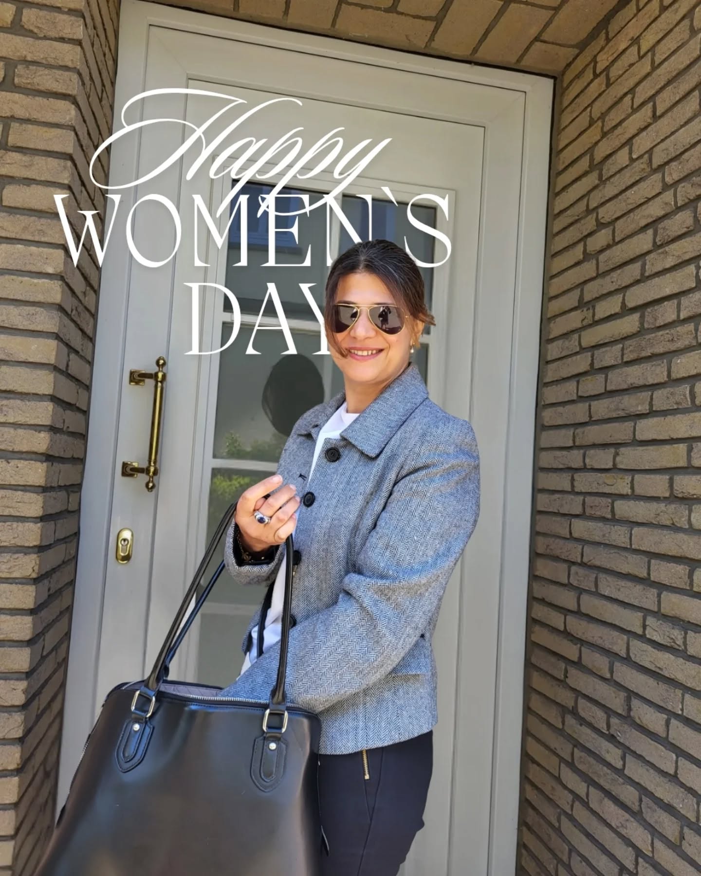 Für die Frauen, die jeden Tag glänzen ✨
Heute feiern wir all die starken, inspirierenden und wundervollen Frauen. Frauen, die ihren eigenen Weg gehen, die lieben, schaffen, träumen und jeden Tag ein bisschen mehr Glanz in die Welt bringen.
Schmuck erinnert uns daran, wie wertvoll wir sind – genau wie ihr.
Einen wunderschönen Weltfrauentag an alle großartigen Frauen da draußen. 💫
#weltfrauentag #womensday #starkefrauen #juweliermiral #bremen