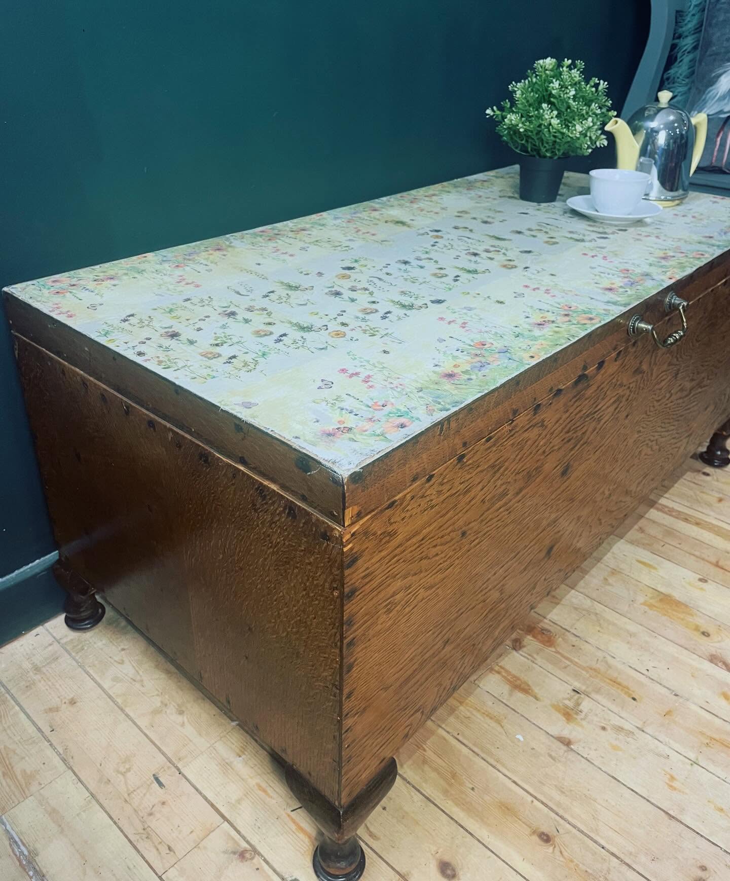 Spring is in the air and this oak trunk is in full bloom!
Gorgeous storage trunk decoupaged with images of wild flowers along the top, a great way to bring the outdoors in! It sits on little Queen Anne legs and has a nice clean interior with plenty of storage space.
Top has been lightly distressed and finished with a coat of clear wax for a nice smooth finish. It measures W113cm D56cm H51cm £145
The valuation day is taking place @craftybadgerchurchtown today. This event takes place on the second Tuesday monthly so if you have any treasures you’d like to bring along please call 01772 369884
#oaktrunk #oakchest #decoupage #decoupagefurniture #valuations