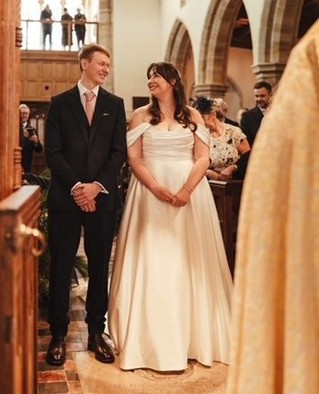 Real Bride ✨️
The beautiful Elizabeth said I Do in December wearing the stunning Sammie by Ellis Bridals. Paired with the floral lace veil by Nieve Couture.
We loved being a part of Elizabeth's journey, Sammie was a wild card dress and ended up being perfection. We were also lucky enough to clean and box her wedding dress for years to come.
@theweddingdresssurgeon
@ellisbridals