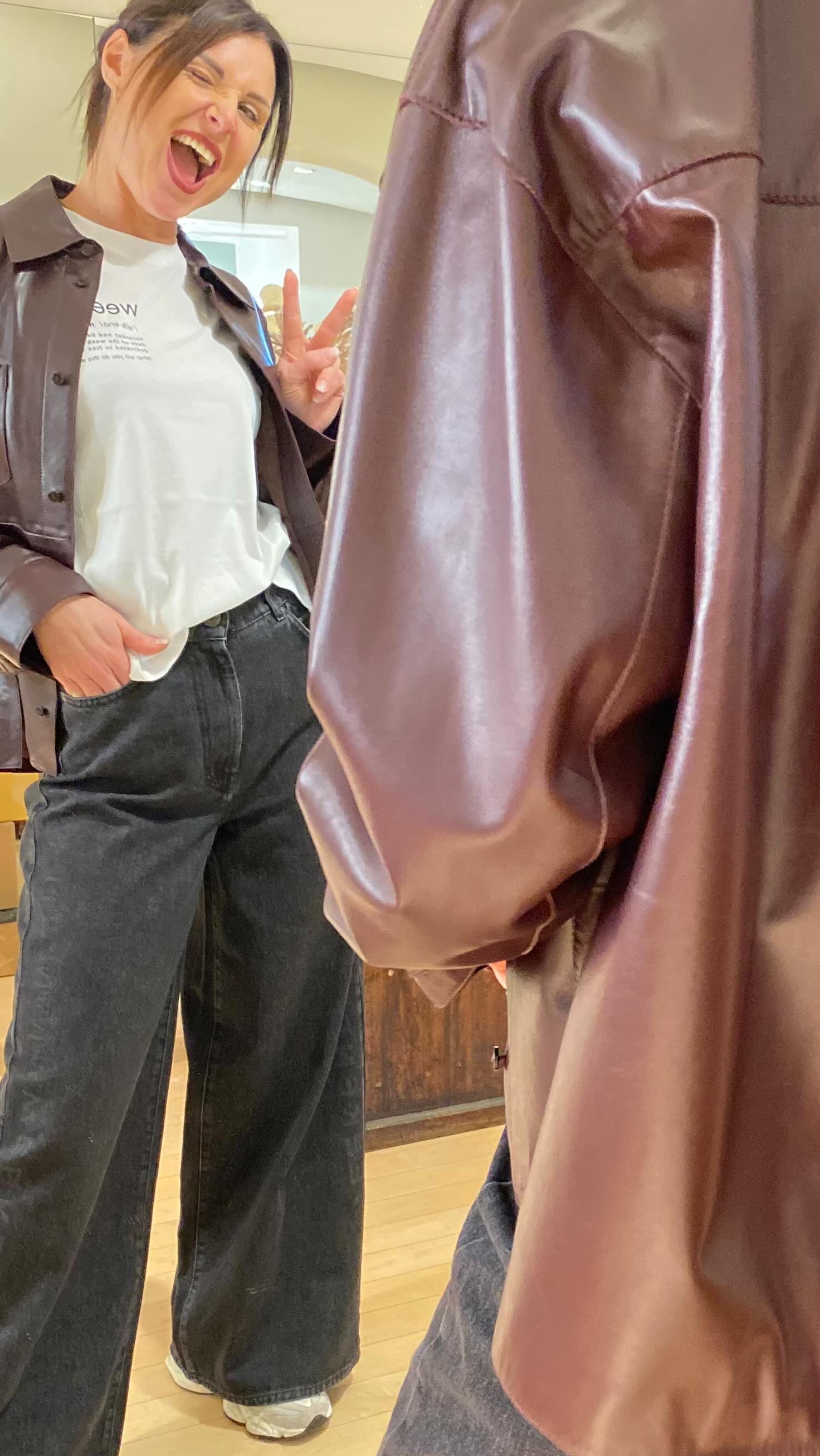 Total look @weekendmaxmara stupendo!!!
Cosa ne pensate, ragazze?
- Giacca pelle €499
- Jeans €179
- T-shirt €85
#maxmaraweekend #abbigliamentodonna #altamoda #bogliasco #atelier51