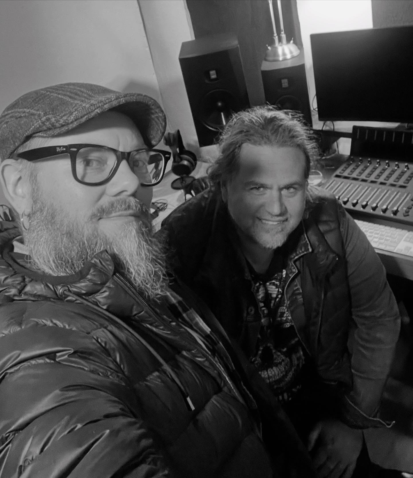 My friend, producer Henrik Larsson, and I decided to collaborate and revolutionize the world.
#coworking #musicproducer #music #studiorecording