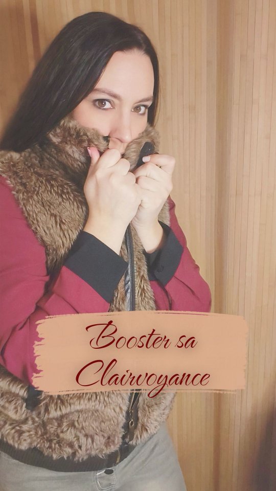 Comment développer sa clairvoyance de manière progressive et naturelle ? 🤔✨
Tout repose sur l’intention : lorsqu’elle est posée avec précision et justesse sur l’objet que vous cherchez, sur l’endroit où il se trouve, ou sur ce que vous souhaitez percevoir, les portes s’ouvrent.
Laissez simplement venir les images, les couleurs, les impressions visuelles sans forcer. Notez-les fidèlement, même si elles paraissent floues ou fugaces au début.
Plus vous répétez cet exercice — visualiser un objet égaré et le localiser intérieurement —, plus vous renforcez cette vue psychique, cette clairvoyance qui s’éveille doucement.
D’autres pratiques simples et ludiques complètent ce travail :
✨ observer l’aura des objets ou celle de votre main projetée sur un mur blanc
✨ percevoir les différences vibratoires entre les pièces d’une maison ou les situations quotidiennes
✨ vous amuser avec des cartes de tarot (ou des formes géométriques très simples imprimées) : retournez-les sans les regarder, puis tentez de les visualiser sur votre écran mental
Ces exercices affinent à la fois votre intention focalisée et votre capacité à projeter des images — yeux fermés d’abord, puis yeux ouverts — sur cet espace intérieur. 💫
Avez-vous déjà tenté de visualiser un objet perdu ou l’aura de votre main ? Quelle image vous est venue le plus clairement ? Partagez vos expériences en commentaire, je vous lis avec la plus grande attention. 👇❤️
#mediumnite #spiritualite #developpementpersonnel #eveilspirituel #berengeremusard
