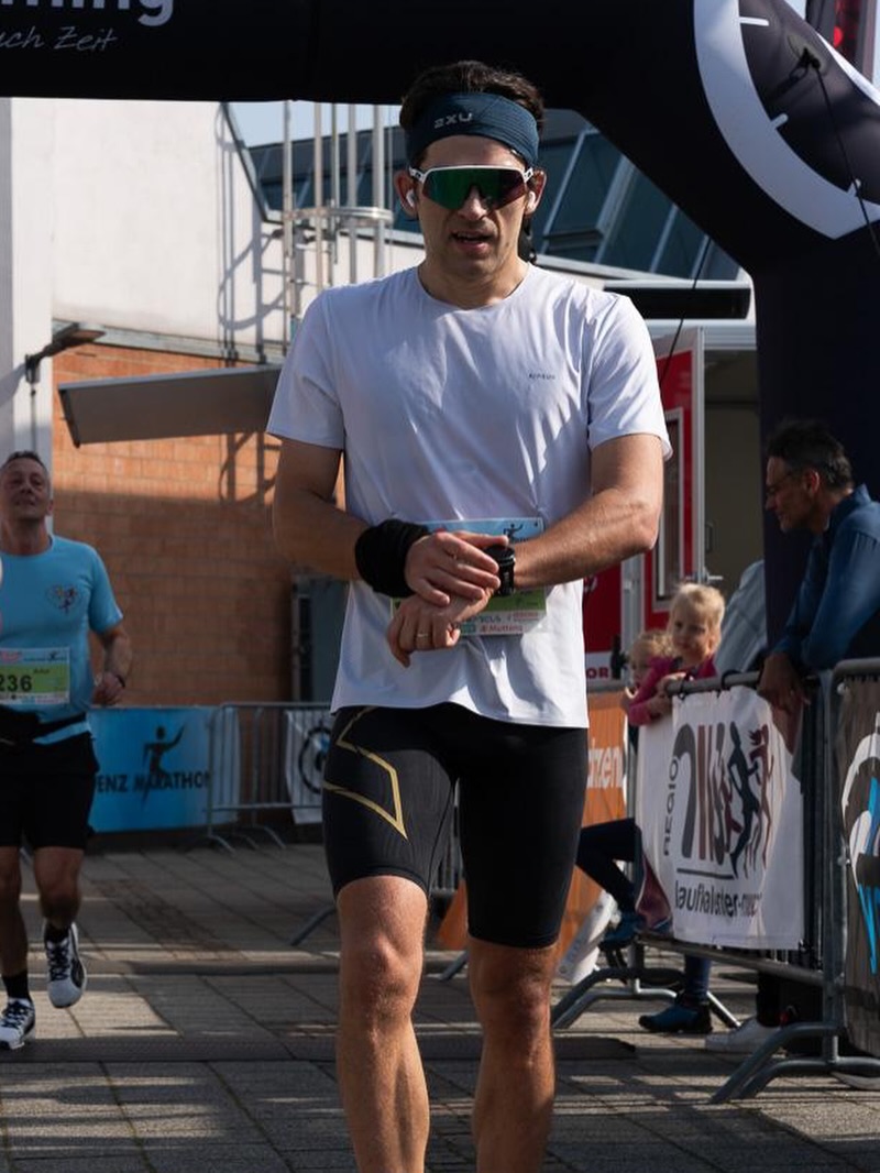 A big #medalmonday shoutout to @hirekczarnecki who completed the Muttenz Half Marathon this past weekend
The course is real race of two half’s, with the first being up and the second being down 🏃♂️⛰️
A good early season test and form check ticked off 💪
#running #run #runner #halfmarathon
Team: @jon_warren_tri @sunshine_nutrition_ @aspiresportpsych_pt @kp_trail_adventures
Partners: @youngagain_cycles @otesportsgb @nrgchains @rideparcours @zone3official @bikeboxalan @completephysio @nopinz @thealtitutecentre @evolve.aero