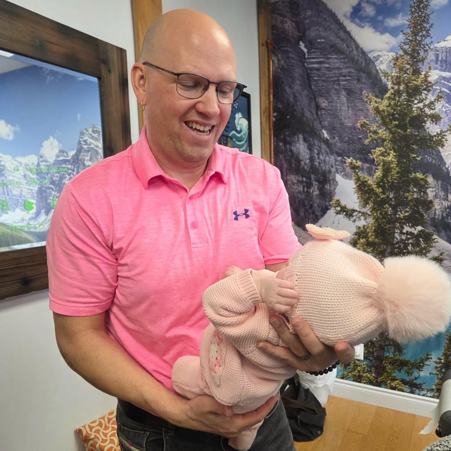Pretty In Pink 🩷
.
.
.
Twinning cuteness in the Shannonville clinic yesterday!
#canadianchiropractor #shannonvilleontario #tyendinagamohawkterritory #foreveryoungchiropractic #prettyinpink