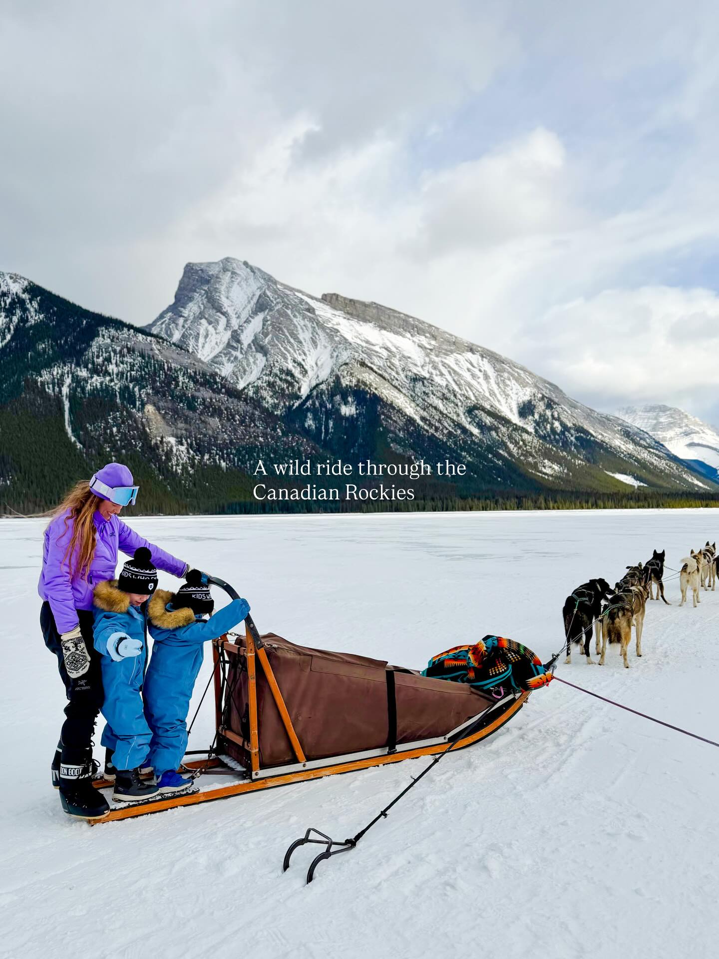 Dog sledding through the Canadian Rockies is a dream.
#dogsledding #dogsled
