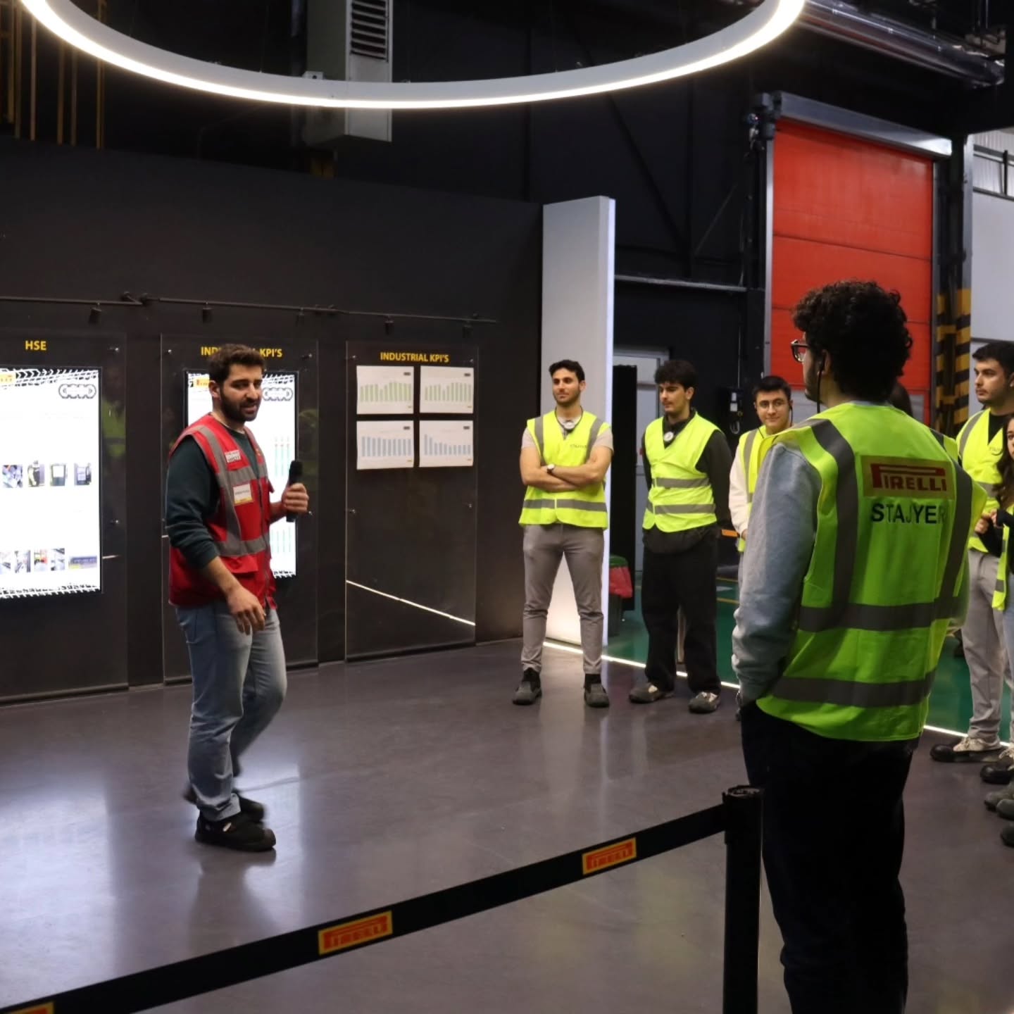 Geçtiğimiz Çarşamba günü, TGU Racing olarak elektrikli Formula Student aracımızın lastik tedariği kapsamında partnerimiz olan Pirelli'nin Kocaeli tesisinde son derece verimli bir teknik gezi gerçekleştirdik. 🏎️⚡️
Bu kapsamda sektörün en önde gelen üreticilerinden olan Pirelli'nin üretim süreçlerini yakından inceleme ve sektördeki uzman isimlerden değerli teknik bilgiler alma fırsatı bulduk. Aracımızı pistte en iyi performansa ulaştırmak için doğru lastik seçiminin ve mühendisliğinin ne kadar kritik olduğunun bilincindeyiz. 🛠️🔍
Misafirperverlikleri, bilgi paylaşımları ve vizyonumuza sundukları değerli katkılar için tüm Pirelli Türkiye ailesine teşekkür ederiz! Birlikte daha da hızlanmaya hazırız. 🏁
#formulastudent #tguracing #pirelli i #engineering #motorsports