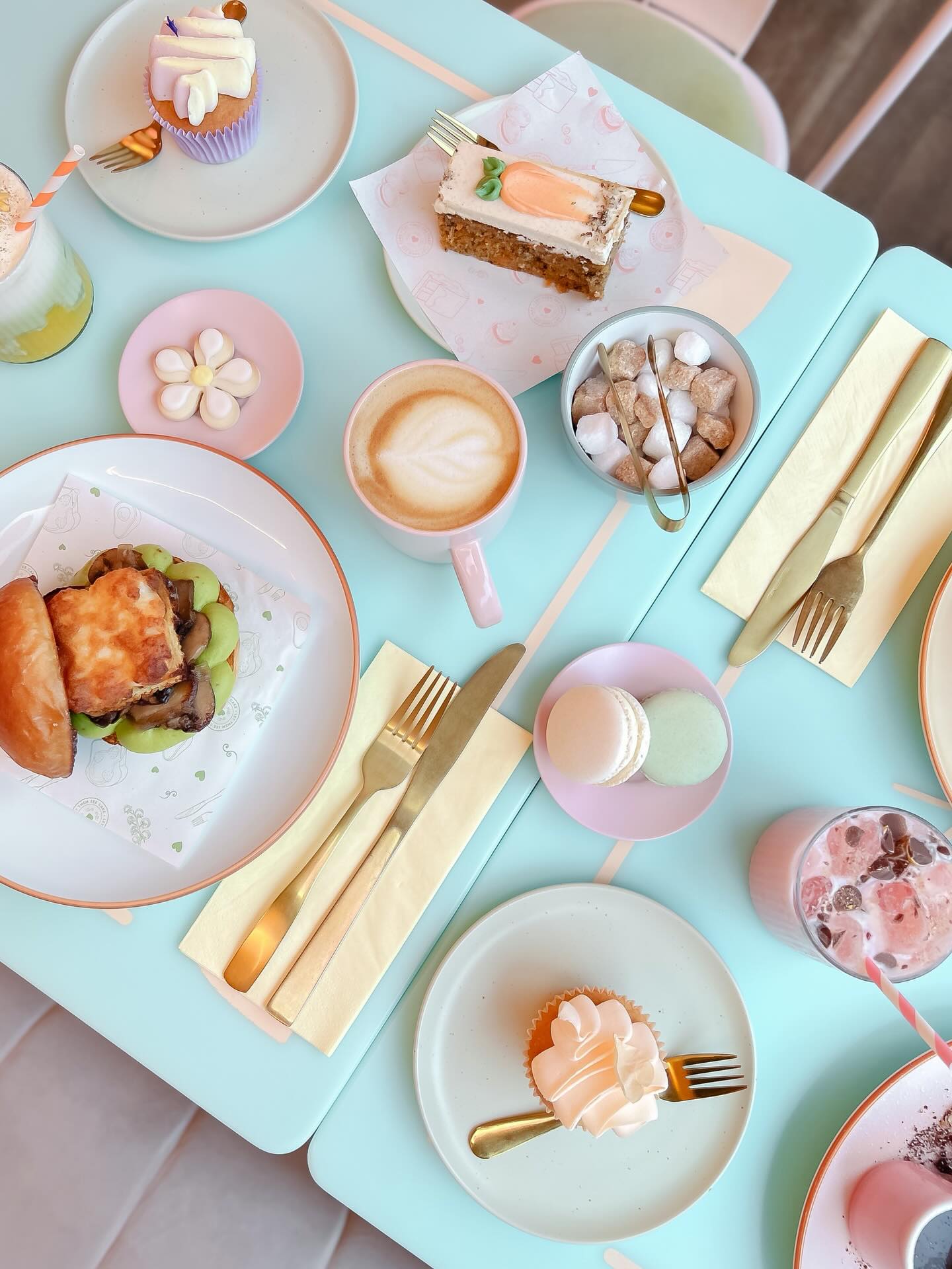 We're almost fully booked for this weekend! It's set to be one of our busiest of the year, so if you are hoping to sit in with us we would definitely recommend booking your table in advance on our website - we only have a couple of slots left for brunch and one for afternoon tea 😮
We hope you've been enjoying the sunshine today ☀️
#letthemseecake #mothersdayweekend #cardiffweekend #cardiffbrunch