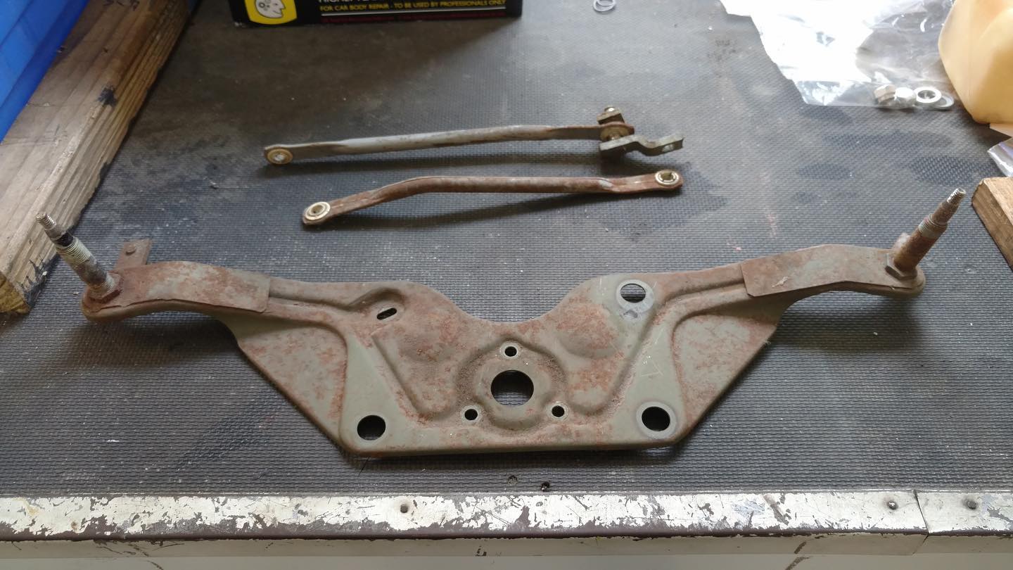 Before and after zinc plating! #porsche #carsofinstagram #carswithoutlimits #carspotting #GKRestorations #carlifestyle #porsche356 #356 #porschelife #car #instacar #racecar #classiccar #RemadebyHand #porsche911 #porsche912