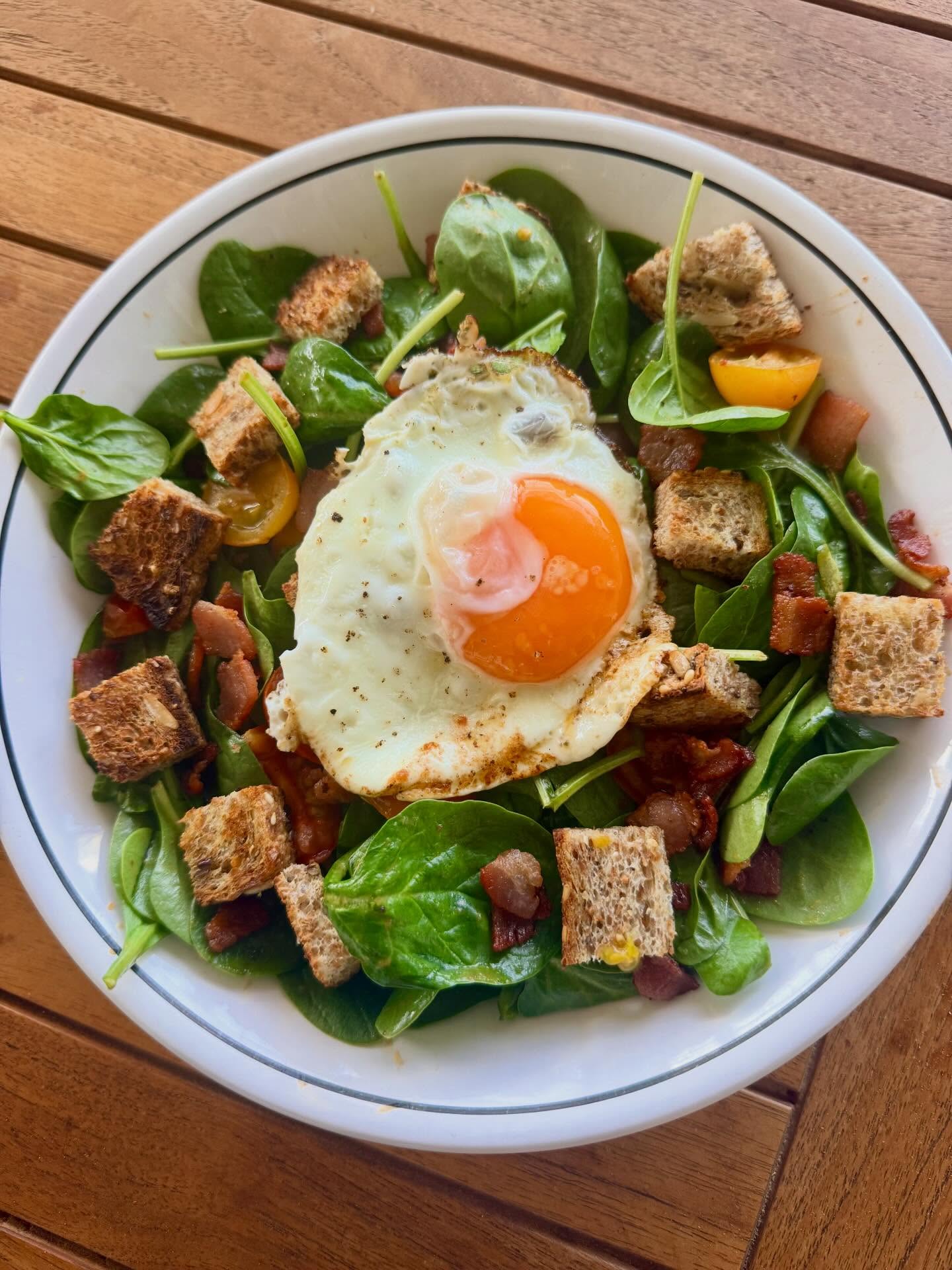 🥓 BLT Egg Breakfast Salad 🥚
A fresh twist on the classic BLT — crisp lettuce, juicy tomatoes, smoky bacon, and eggs for a simple breakfast that’s both satisfying and protein-rich.
This bowl comes together quickly and works just as well for brunch or a light lunch.
If you’re looking for something different from the usual toast or cereal routine, this might become a new favorite.
Recipe on the blog.
In a hurry? I’ve got you — recipe below.
#BreakfastIdeas #ProteinBreakfast #HealthyBreakfast #BLT #RealFoodRecipes