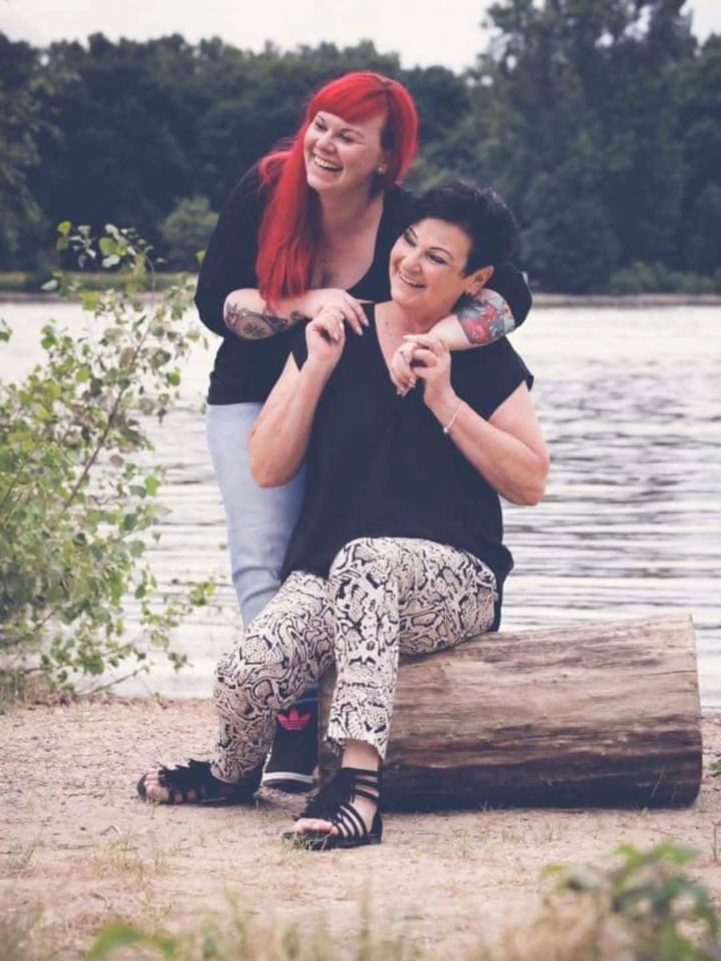 🌷FRAUEN...🌷
von heute warten nicht auf das Wunderbare, sie kreieren ihre Wunder selbst.
❤️ Alles Gute Zum Frauentag ❤️
Ein Hoch auf uns Frauen 🤗
Auf den Mann der uns haben darf,😉
auf die Idioten die uns hatten und gehen ließen und auf die Deppen, die uns haben können, aber nicht wollten.😝
#frauentag #frauenpower #happywomensday❤️