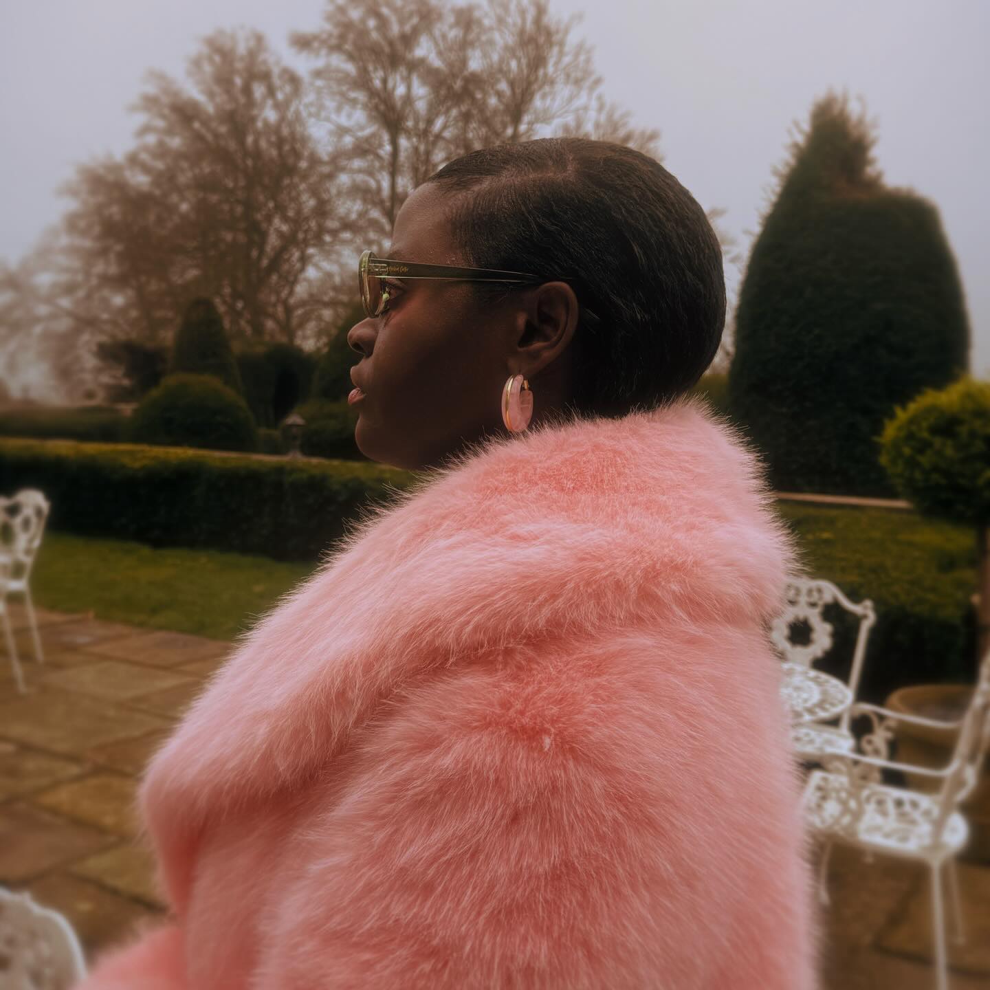 Blush… but make it dangerous. 💗✨
The Clubhouse Hoops – Blush Pink are vintage resin, 18kt gold-plated, and just disobedient enough to ruin expectations. Sweet at first glance… scandal by sunset.
Wear them when you want your elegance noticed and your attitude remembered.
#vintageglamour #accessories #fyp #style #styleguide