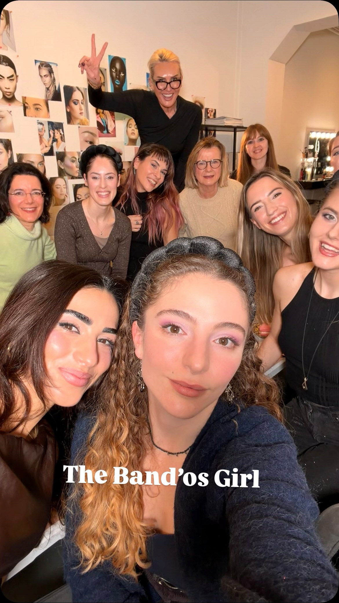 Happy Women’s Day ✨
This little reel is from our Band’os girls’ night at the makeup masterclass at @anuka_academy . We didn’t plan it for Women’s Day… but posting it today feels just right. Because this is exactly what our community is about: finding joy together, taking time for ourselves, and celebrating the amazing women we are.
Maastricht might be a small city, but finding the right place and the right people makes it ten times more special. And we truly couldn’t have found a better place than Anuka Academy.
And let’s talk about Anuka, not only a true boss lady, but someone who makes every woman in the room feel like the center of attention… for herself. Which is something we sometimes forget to give ourselves.
Here’s to celebrating the strong, beautiful, inspiring women we are , today and always. 💄✨
Big kisses from the Band’os girls 💋