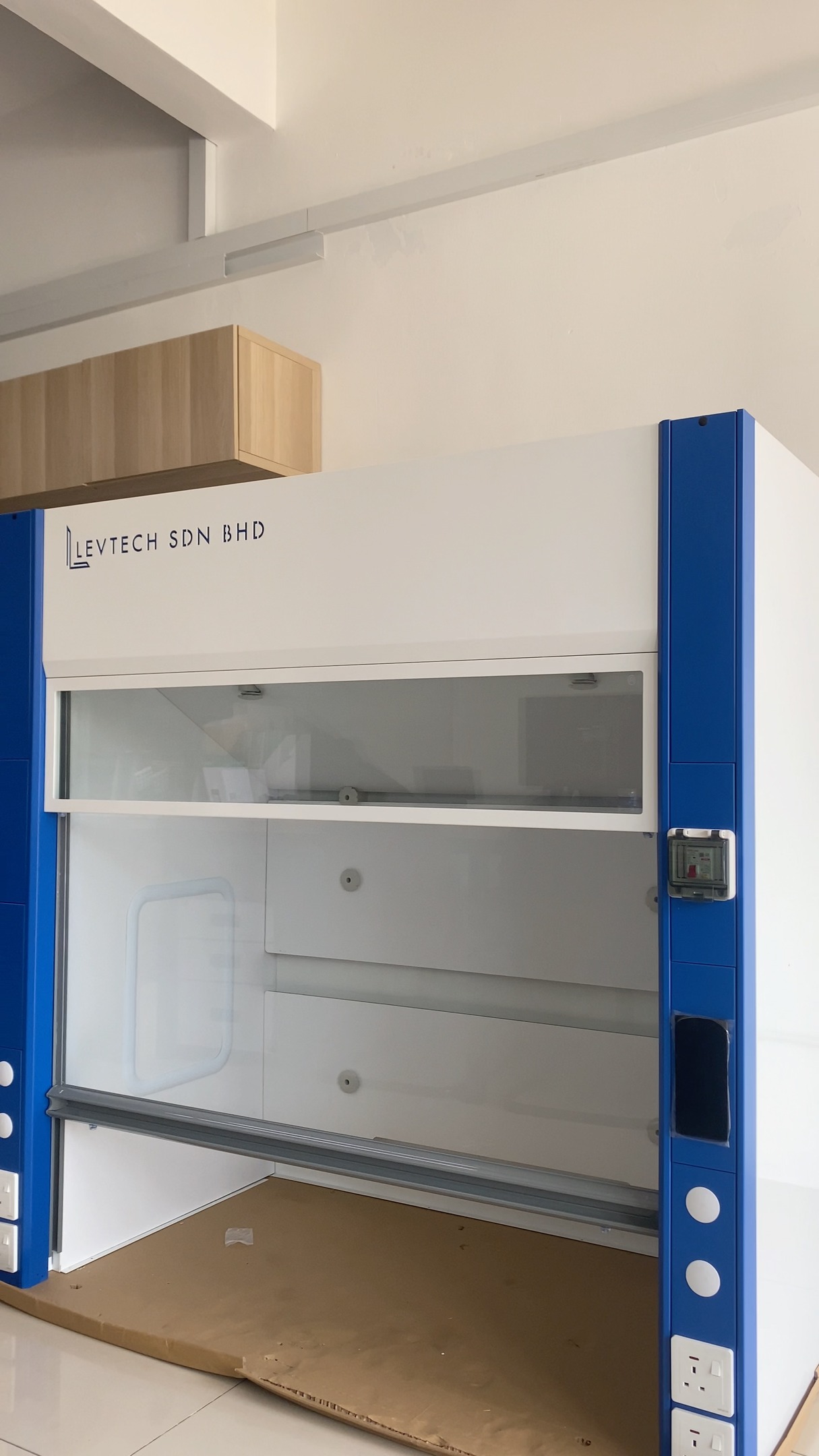 Installation of Fume Cupboard System successfully completed.
Ensuring a safer, controlled, and efficient laboratory environment through proper ventilation solutions. 👏 #levtechsbmalaysia #fumecupboard #artinstallation #teamwork #installation