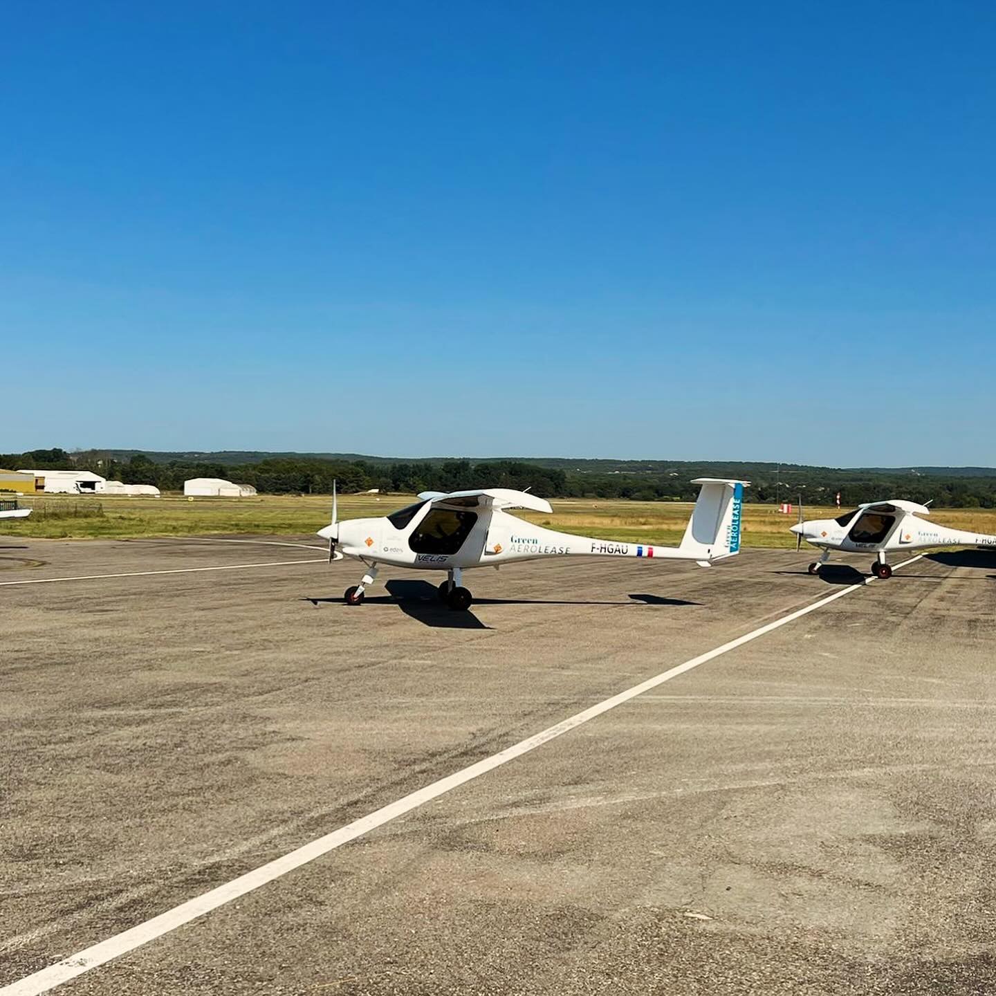 Vendredi toute l’équipe a survolé notre si belle région ✈️ 👨✈️ ☀️ merci à @fly_provence pour cette merveilleuse expérience ! #cabinetdrmontaufier #flyprovence #aixenprovence #vol #prendrelescommandes #bestexperience #teambuilding