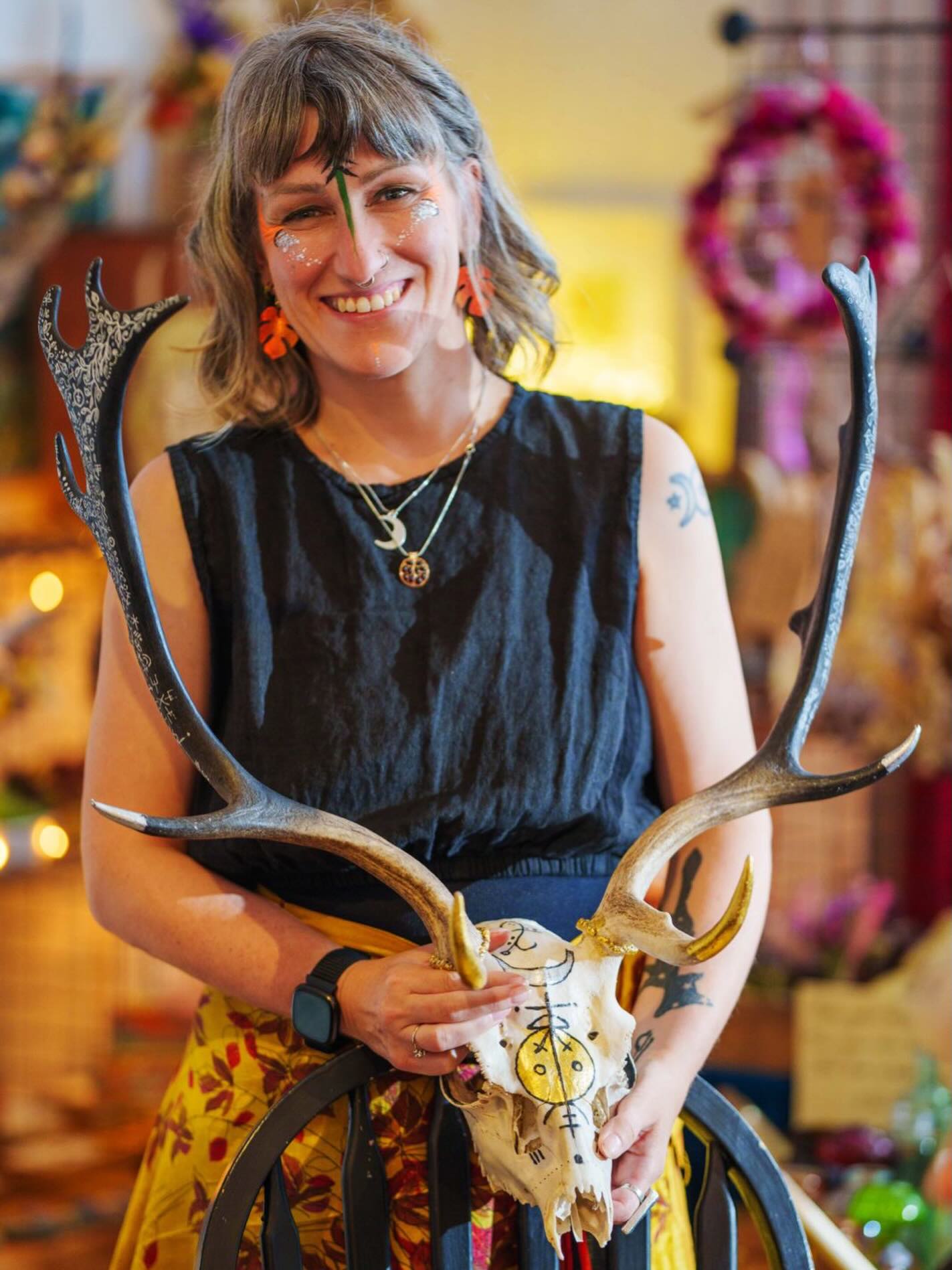 Swan Hill Studios presents The Threshold Circle, a new monthly gathering. Join artist @onecrowleft for a slow evening of connection at this making circle. We’ll open a circle together, set an intention, move through a short drum journey — then settle into 45 minutes of quiet making with sound bowls underneath. no goal. no masterpiece. just you, your hands, and whatever surfaces when things get still.
Each gathering follows the thread of the season and the moon 🌿
Our first session is on Thursday 2nd april booking essentail. Head to the link in our bio.