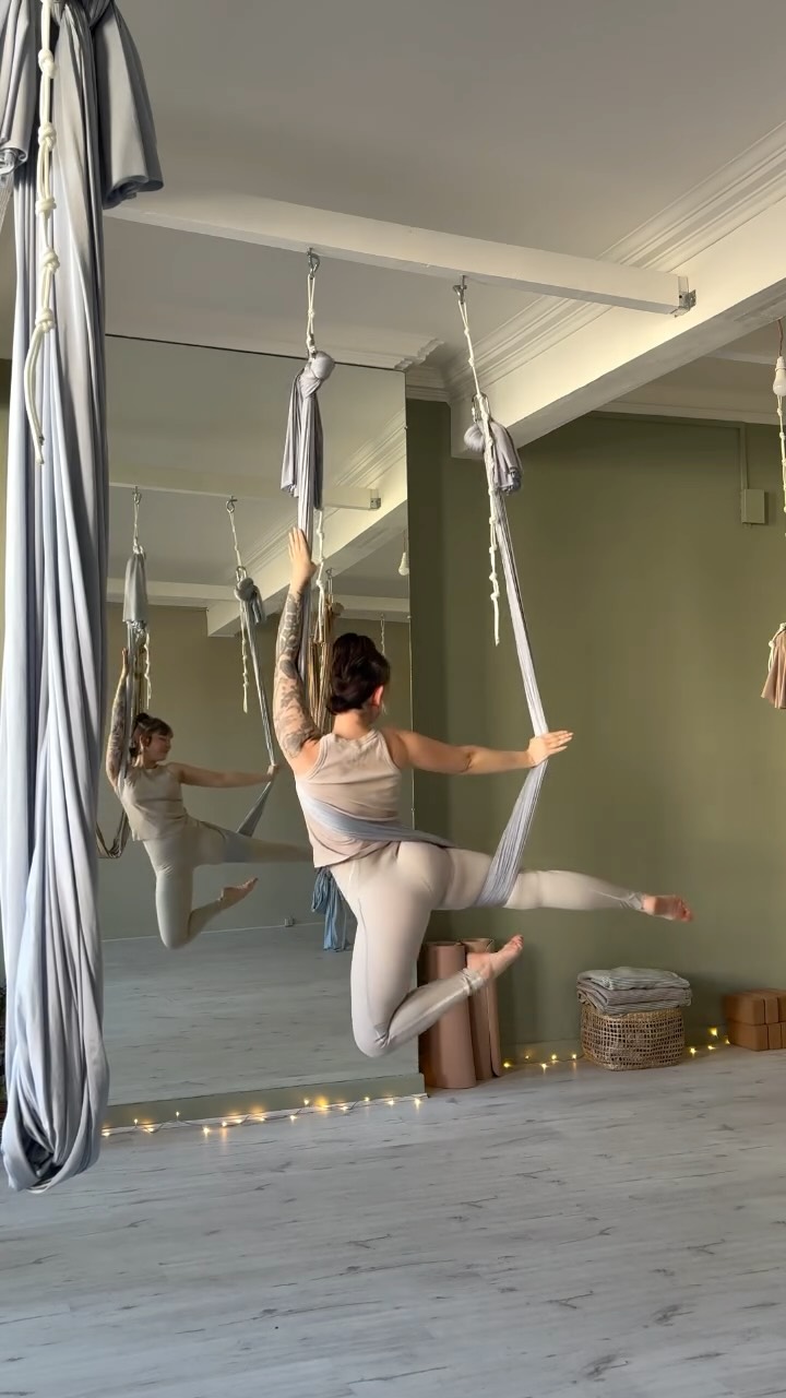 ⭐️Extrait d’un petit flow que l’on a vu en classe la semaine dernière ⭐️
Les cours d’essais sont possibles toute l’année, n’hésitez pas à me contacter en DM ou via le lien dans ma bio 💜
#yogagaillac #gaillacmaville #yogaalbi #aerialyoga #yogaaerientarn