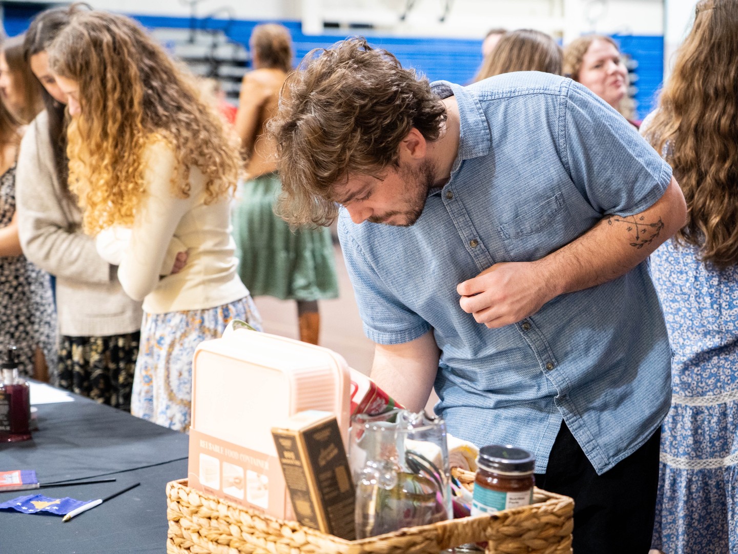 Serving up sweets in preparation to serve faithfully!
Thank you to all who came to our Missions Benefit to support our students for their upcoming trips to Cambodia and Kosova this summer! We hope you enjoyed the sweet desserts, creative auction baskets, and fun moments with our mission teams!
If you want to read more about and support our missions teams doing global good, visit our missions webpage: bushnell.edu/student-life/campus-ministry/mission-trips/