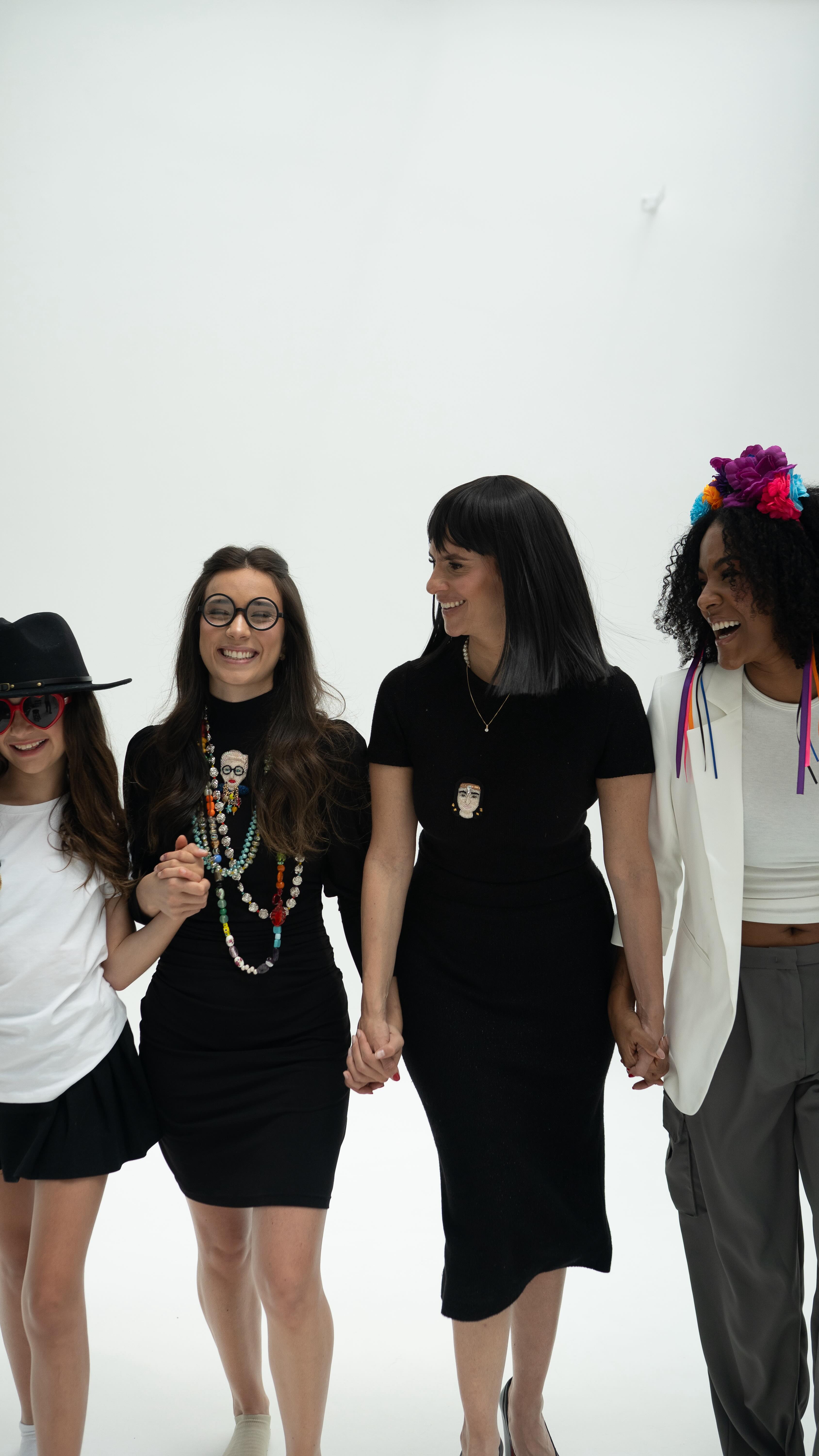 Somos fan de las mujeres.
Celebramos su valor.
Su papel en la sociedad.
Las admiramos y las queremos porque sabemos que dentro de ellas hay siempre amor para dar al mundo.
Feliz día 🩷🩷🩷