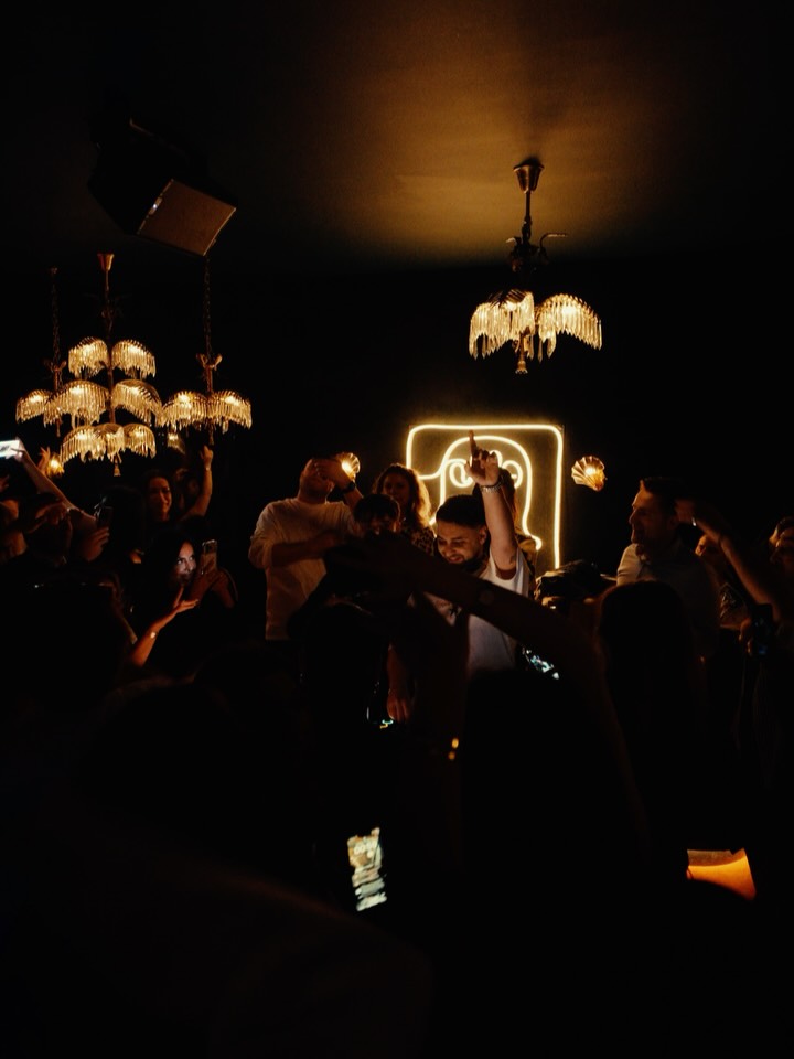 A few moments from our second Afrosteria gathering 🖤
The energy, the smiles, the dancefloor… nights like these are exactly why Afrosteria exists.
Thank you to everyone who came and shared this moment with us at @scene.bxl
And big love to @roccamusic1, @djnessasow and @aytiwanmusic for the music and the journey.
🎥 Captured by @nerromproduction
Afrosteria returns on March 20 for the next chapter.
🎟️ Tickets available
⚠️ Limited capacity
📍 Scène Bar, Brussels
🗓️ March 20
#Afrosteria #AfroHouse #AfroTech #BrusselsNightlife #UndergroundVibes