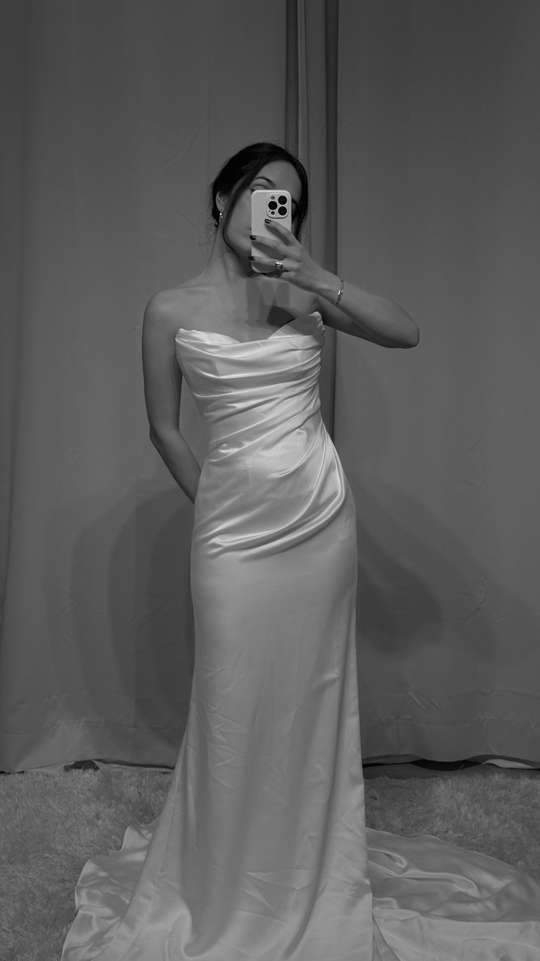 satin, dimly lit restaurants, champagne, and that newlywed feeling— is anything more effortlessly chic? 90s minimalism is as timeless as it gets 🤍 find this dress in our exclusive Charlie Autumn collection at Amanda Ritchey Bridal Loft
dreaming of trying on our selection of minimalist wedding dresses at Amanda Ritchey Bridal Loft in Annapolis, MD? book your fitting room at the link in bio 🔗
wedding dresses, carolyn bessette kennedy, love story, wedding, bride, bridal, engagement, simple wedding dress, maryland bridal shop, annapolis, DMV wedding dress shopping, baltimore wedding, bridal fashion
