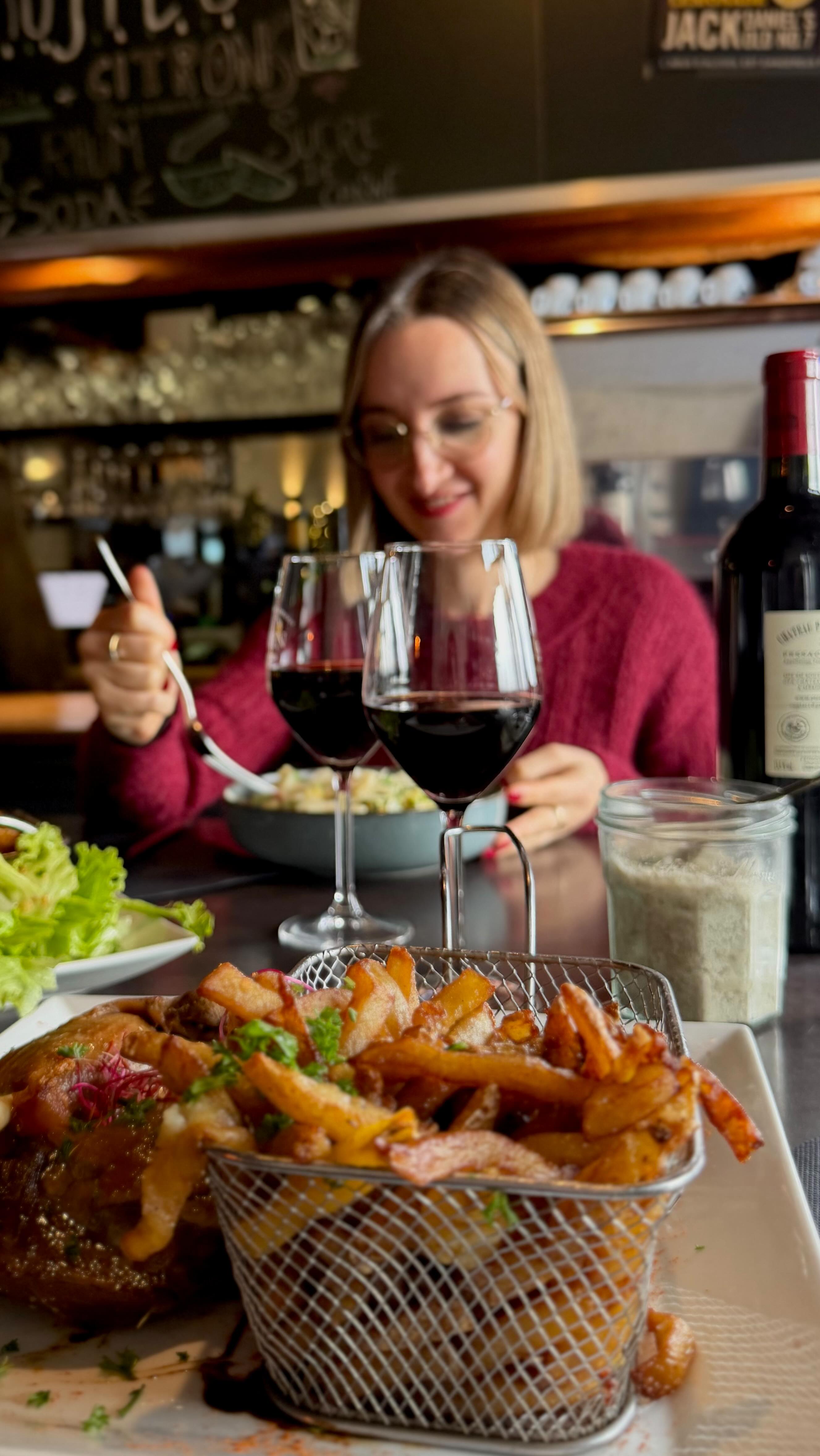 On a arrêté de lui donner la carte… on lui apporte directement son assiette. 🍽️😂
🍽 Cuisine familiale
📍 434 Rte de Toulouse, Bègles
⏱ Ouvert du mardi au vendredi midi et soir
le samedi uniquement le midi
#Begles #quoifaireabordeaux
#reelsrestaurant
#Piccolo #piccolorestaurant