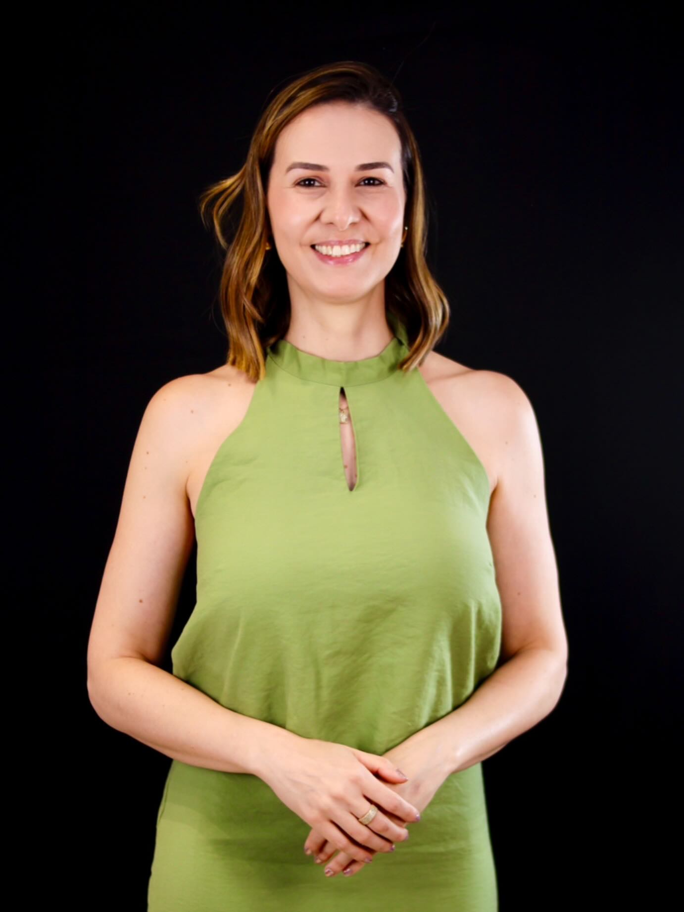 Ser mulher é carregar força e sensibilidade no mesmo coração.
É transformar desafios em coragem, cuidado em potência e sonhos em realidade.
Hoje celebramos cada mulher que luta, que inspira, que cuida e que nunca deixa de florescer.
Que toda mulher se lembre:
sua força muda o mundo. 🌷
Feliz Dia Internacional da Mulher! 💜