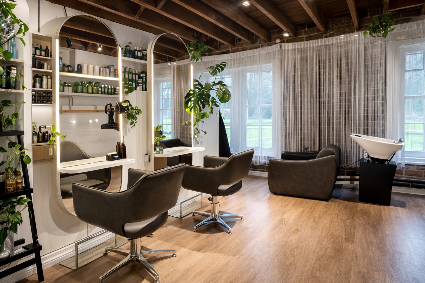 If you’re making decisions all day, you don’t need to make one here.
#toniquehair
#surryhillshair
#privatehairatelier
#luxuryhair
#precisioncut
#prescriptivecolour
#Effortlessisengineered