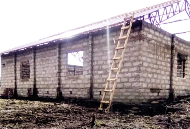 The construction at Kikovu is progressing smoothly. The tin roof is partway done, and 2 of the windows have been installed.
•
Momma Pastor and her congregation are excited and are looking forward to the day they can worship in their new building!
•
#Moshi #Kilimanjaro #Tanzania #RiftValley #Maasai #Africa #GodsWell #Moita #Kikovu #Construction #Church #Arusha #Missions
