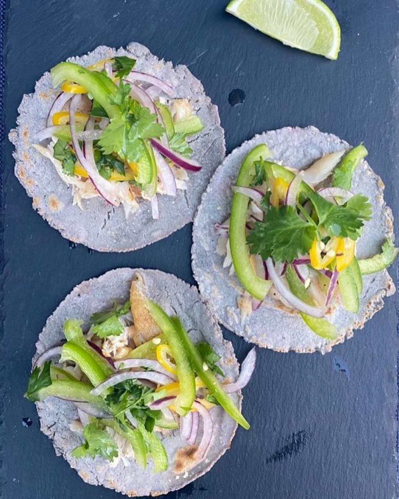 Do you know what you are going to eat today? ...How about some fish tacos? 🌮
So fresh & sooo good 🤤
The perfect summer dins! panfried seabass topped with onions, green bell peppers, cilantro and chili mayo.
Tacos + seafood= the best decision ever!
#fishtacos #seafood #tacosycerveza #tacospescado #ricoparico #sombrerolatinowiesbaden #stadtwiesbaden #stadtleben #latinosenwiesbaden