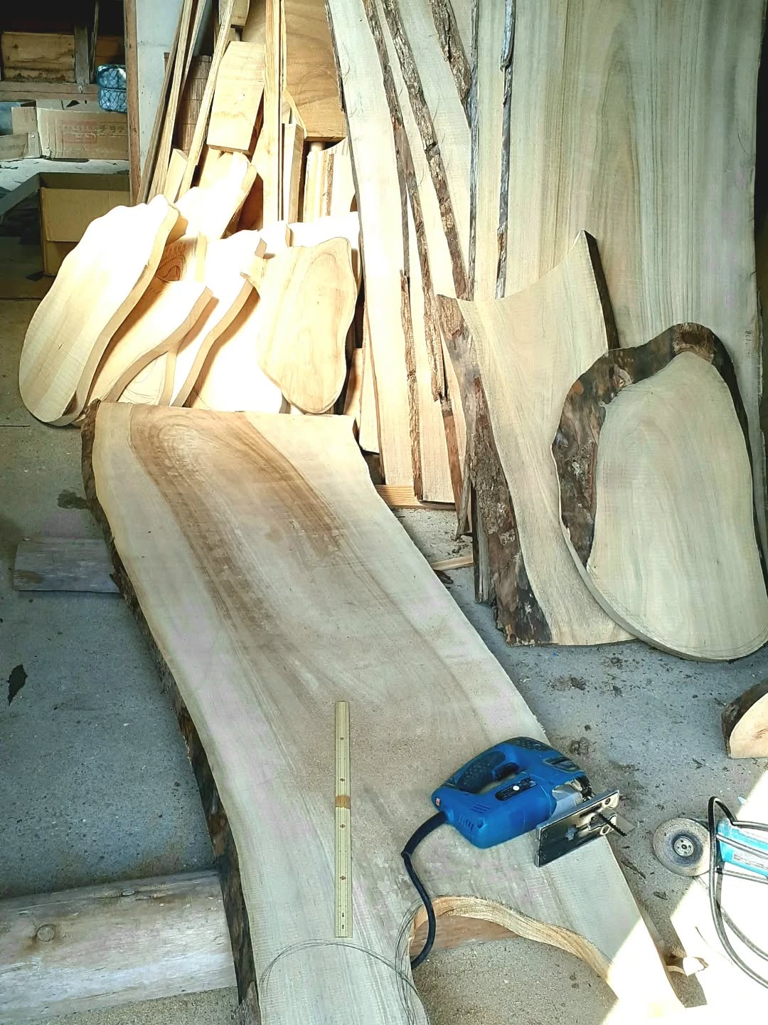 今年度の出張制作ワークの準備が始まりました🎵
貴重な材料と出逢い無駄なく原型を形づくる作業は今のところ誰にも任せられません
今年も各地のワークで皆さん達と一緒にライアーを産み出す琴を楽しみにしております♪
#ライアーワークショップ