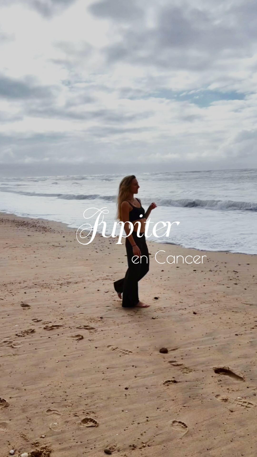 🔔 FLASH INFO ASTRO – édition du 20h
Une excellente nouvelle vient de tomber dans le ciel :
✨ Jupiter reprend enfin sa marche directe en Cancer.
Après plusieurs mois de rétrogradation, la planète de l’expansion, des opportunités et de la chance recommence à avancer… et ça change l’ambiance énergétique.
En Cancer, Jupiter vient amplifier tout ce qui touche à :
🤍 l’amour
🏡 la famille
✨ les liens émotionnels
🌙 le besoin de sécurité et de cocon
On peut donc s’attendre dans les prochaines semaines à :
• des liens qui se renforcent
• des rapprochements
• des conversations du cœur
• et parfois même… des déclarations inattendues.
Petit conseil astrologique :
regardez dans quelle maison se trouve le signe du Cancer dans votre thème astral.
C’est exactement dans ce domaine de vie que Jupiter va venir apporter expansion et opportunités.
Et petite précision astro :
✨ Jupiter est exalté en Cancer, ce qui signifie que son énergie y fonctionne particulièrement bien.
Bref…
les planètes nous annoncent une période où le cœur pourrait bien prendre plus de place.
🎙️ C’était votre flash info astro du jour.
#astrologie #jupiter #cancer #news