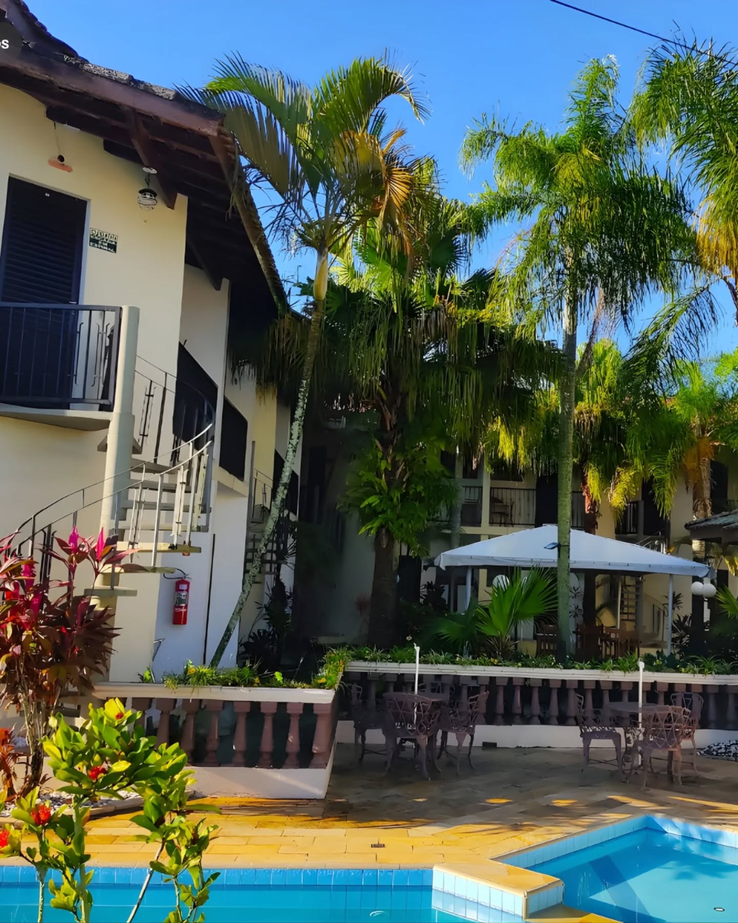 Às vezes, o melhor momento da viagem é aquele que não tem pressa nenhuma. 🌴
Na Pousada D’Ibiza, o dia passa entre pausas para relaxar, conversas que se estendem sem perceber e o clima leve de quem veio aproveitar Itanhaém de verdade. ☀