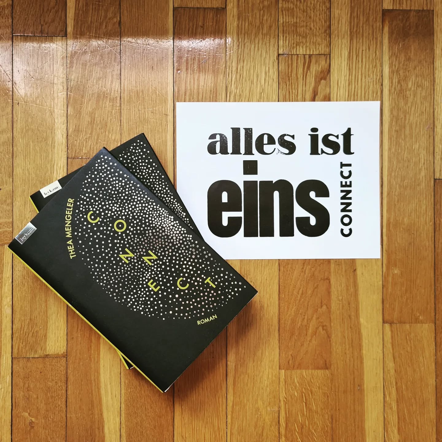 War letztens bei @druckzeug und hab mir (Überraschung) was gedruckt. Bisschen Bock, Buch-Merch zu machen jetzt...
Falls ihr in Graz seid: Besucht unbedingt mal die Werkstatt. Ist toll dort!
#leykam #connect #theamengeler #druckzeug #letterpress #allesisteins