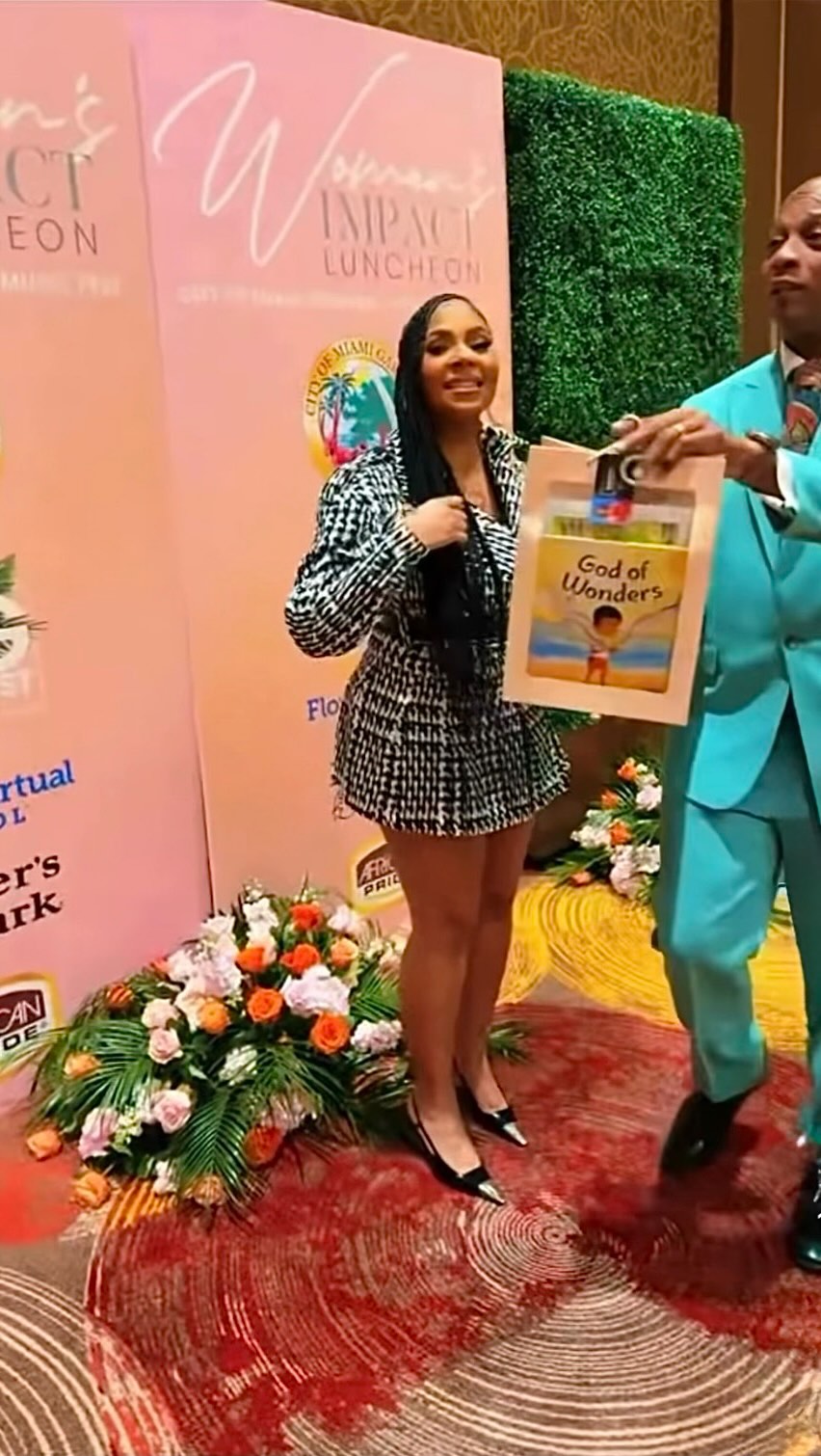 Last week at the Women’s Impact Luncheon at the Hard Rock Hotel & Casino, I had such a special moment. ✨ Not only did I get to speak with the gorgeous and talented @ashanti, but I was also able to gift her son a few of my books—including my latest release, God of Wonders. 📚💛
I came to the luncheon hoping to place those books in her hands, so being able to speak with her face-to-face was truly a bonus. We talked briefly about what faith looks like for her and her new family and how they stay grounded. I also asked her to share a few words of encouragement—because let’s be honest, we’re all looking for that these days. Her responses did not disappoint.
I’m so grateful I was in the room, at that moment, on that day. 🙏🏾 Thank you Ashanti for spending the day with us 🫶🏽
#HappyReading #GodOfWonders #WomensImpactLuncheon #GratefulMoments #FaithAndFamily
