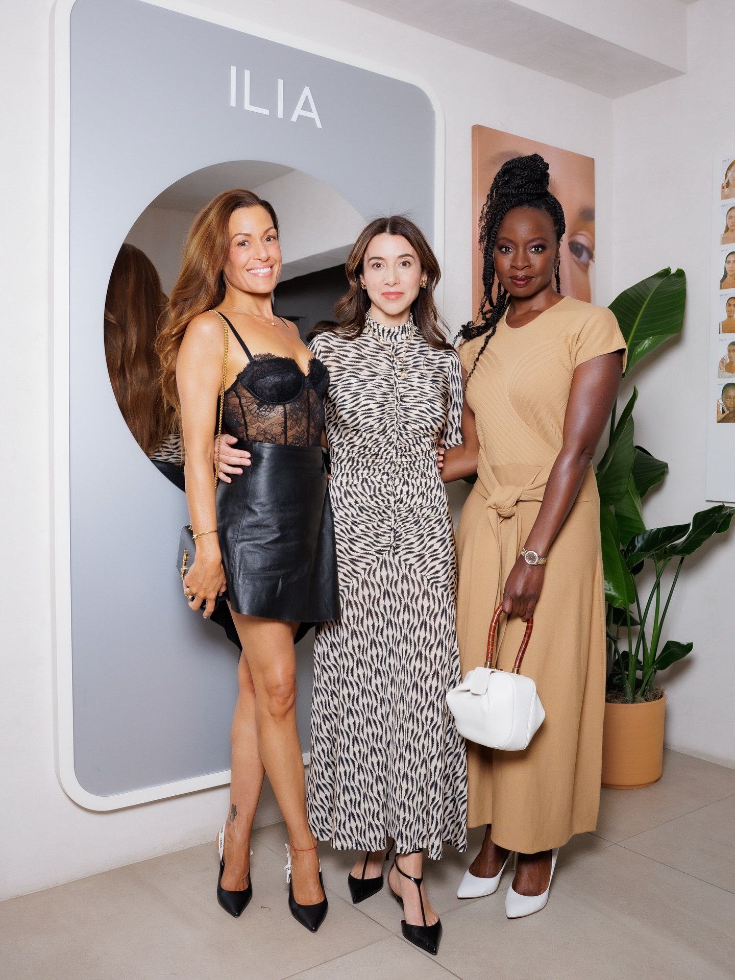 What an incredible launch event supporting one of my favorite clean make up brands @iliabeauty! 💗 Loved co-hosting with such talented women @sarahuslan @drnigmatalib & @shilabeautycenter 💕 Truly adore founder of ILIA @sashaplavsic 😘 Always epic creating magic with @thealist.us !!! 🌟
Honored to heal nervous systems for all of our amazing guests with 24K Gold Swarovski Crystal Ear Seed rituals! 💖👂🔮
Photo credit: @jasonseanweiss 📸
#cleanbeauty
#ilia
#earseeds
#fusionhealing