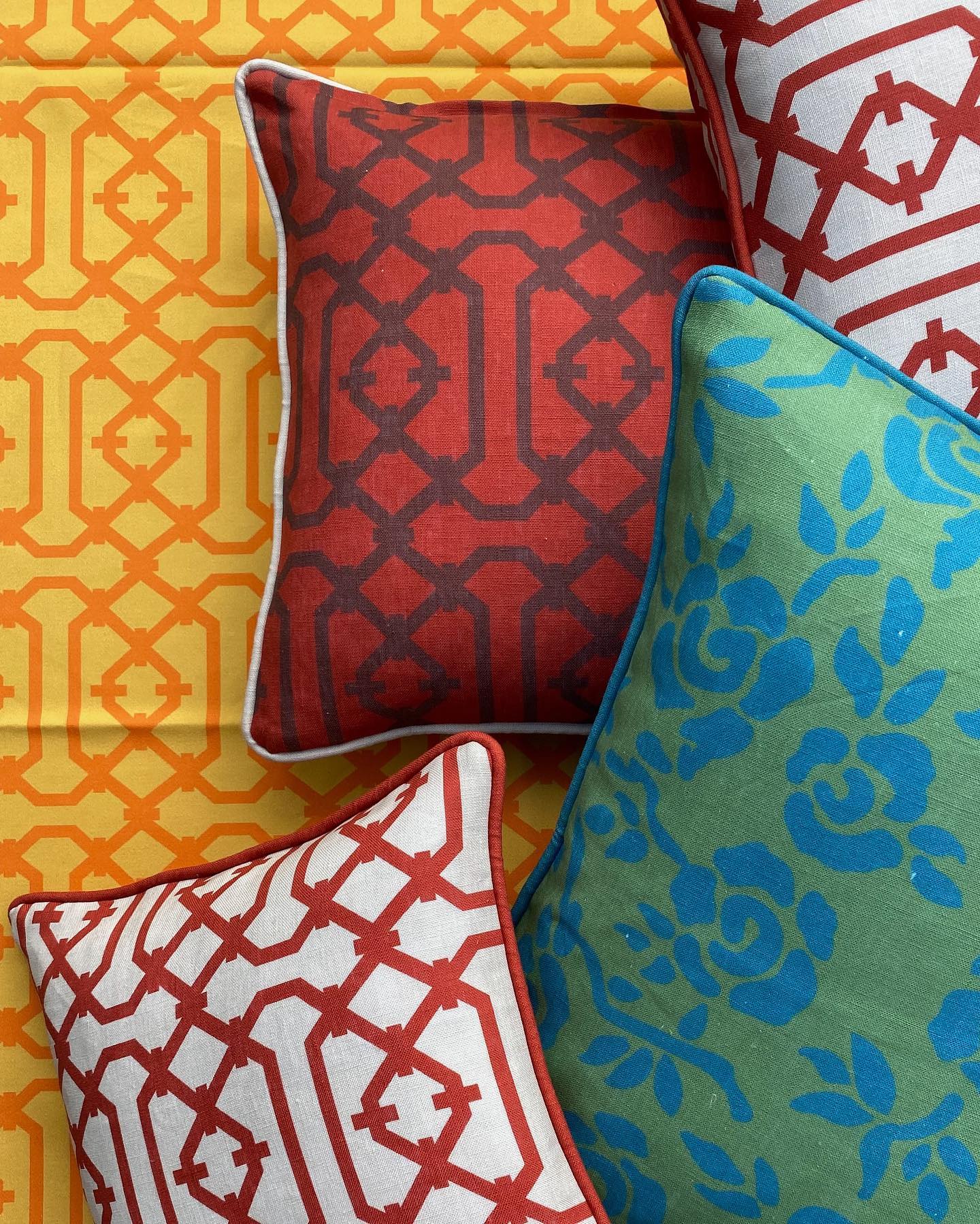 Hoping everyone had a successful easter egg hunt and an indulgent long weekend with their loved ones!
#easteregghunt #happyeaster #pillows #colors #patterns #textiles #textiledesign #interiordesign #smallbusiness #madeinzurich #swissmade #textiledesign #craftsmanship #textiledesignstudio #barbarawagner