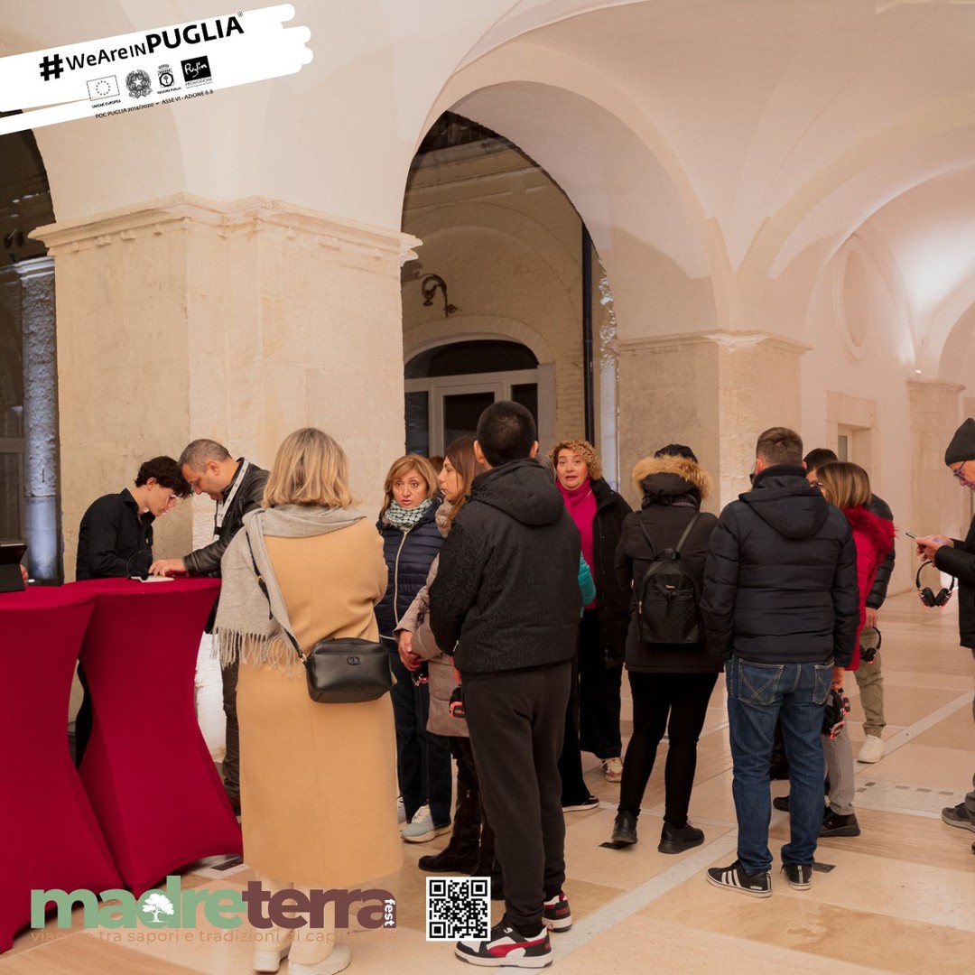 ๐๐๐ง ๐๐๐ฏ๐๐ซ๐จ ๐๐จ๐ญ๐ญ๐๐ซ๐ซ๐๐ง๐๐,
il tour immersivo in Cuffia ๐ง
nelle Cattedrali Ipogee di San Severo,
tanto atteso quanto gradito.
Grazie a @confguide__foggia e a Giuseppe dell'Oglio
๐Vi anticipiamo qualche scatto di ieri, approfittandone per ringraziare le Cantine Pisan-Battรจl, 7 Campanili e Re Dauno.
๐๐ข ๐๐ข๐๐ฆ๐จ ๐๐ฉ๐ฉ๐ฎ๐ง๐ญ๐๐ฆ๐๐ง๐ญ๐จ ๐ ๐ฌ๐ญ๐๐ฌ๐๐ซ๐
๐ฉ๐๐ซ ๐ฅ'๐๐ฏ๐๐ง๐ญ๐จ ๐๐จ๐ฅ๐ฅ๐ข๐๐ข๐ง๐ ๐'๐๐ฎ๐ญ๐ฎ๐ง๐ง๐จ
presso Galleria Casiglio -
Palazzo Celestini e
@mat_museo_alto_tavoliere
@pugliapromozione_aret
@madreterrafest
@oneeventi1
#weareinpuglia