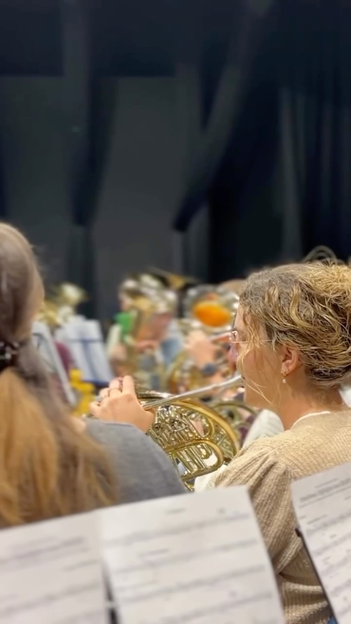 Probenwochenende 🎼 Viele gemeinsame Stunden liegen hinter uns - neben den Gesamtproben, auch mit Satzproben & Dirigentencoaching. Wir sind in der heißen Phase und die Spannung auf unser traditionelles Osterkonzert in 3 Wochen steigt! 🐣🎺🎵
#blasmusik #konzert #osterkonzert #legau #musik