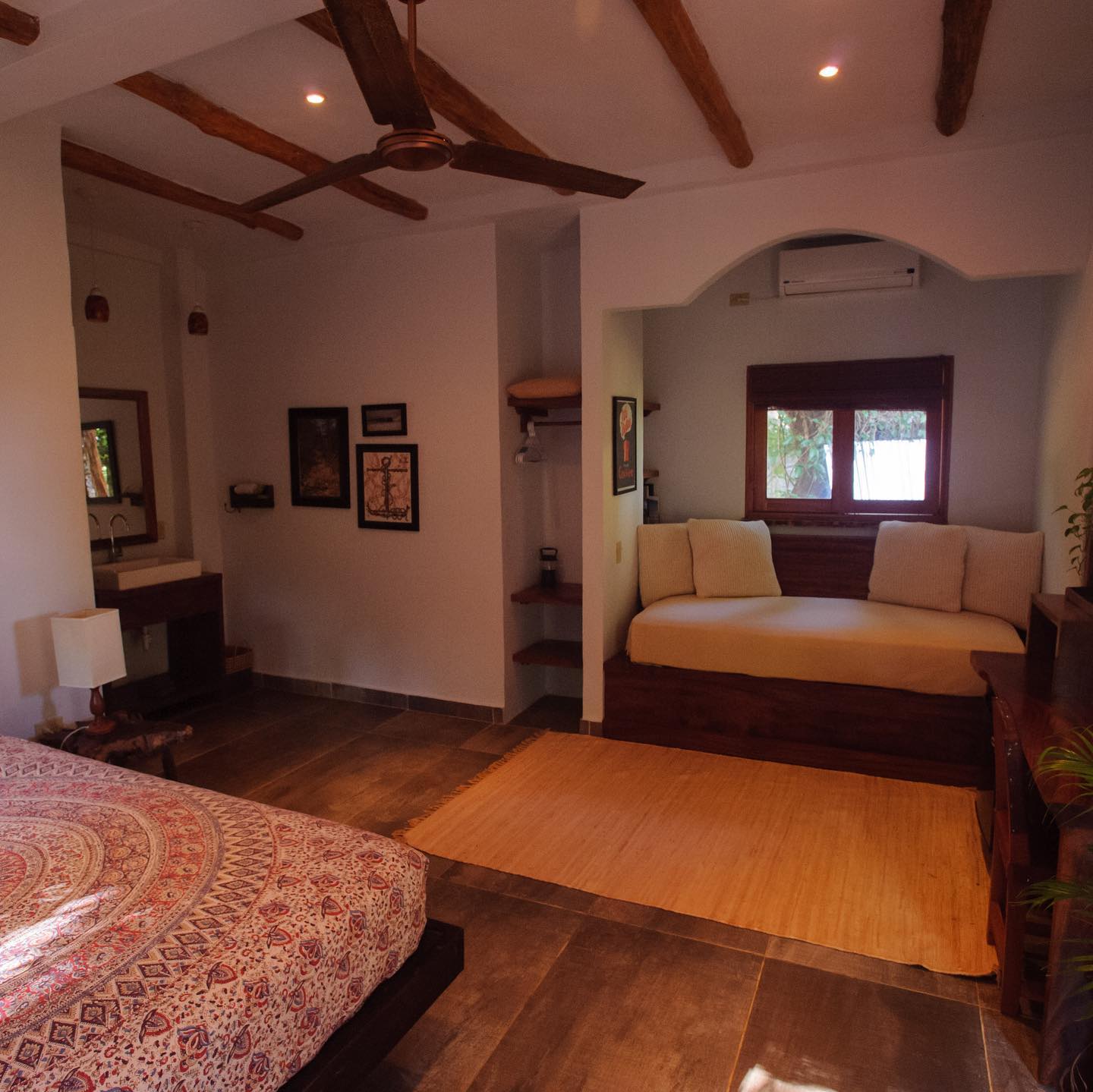 Venta para estancias largas!
Con las restricciones de viaje vigentes, ofrecemos hasta un 60 por ciento de descuento para estadías prolongadas. Contamos con WifFi de alta velocidad y un generador de respaldo, perfecto para quienes buscan disfrutar de la vida en la playa mientras trabajan de forma remota.
Póngase en contacto con Sean a través de Whatsapp (+507 62690184) para obtener tarifas y más información.
Sale for long term stays!
With the travel restricions in place we are offering up to 60 percent off for long-term stays! We have high-speed WifFi and a backup generator- perfect for anyone looking to enjoy the beach life while working remotely.
Contact Sean via Whatsapp (+507 62690184) for rates and more information.