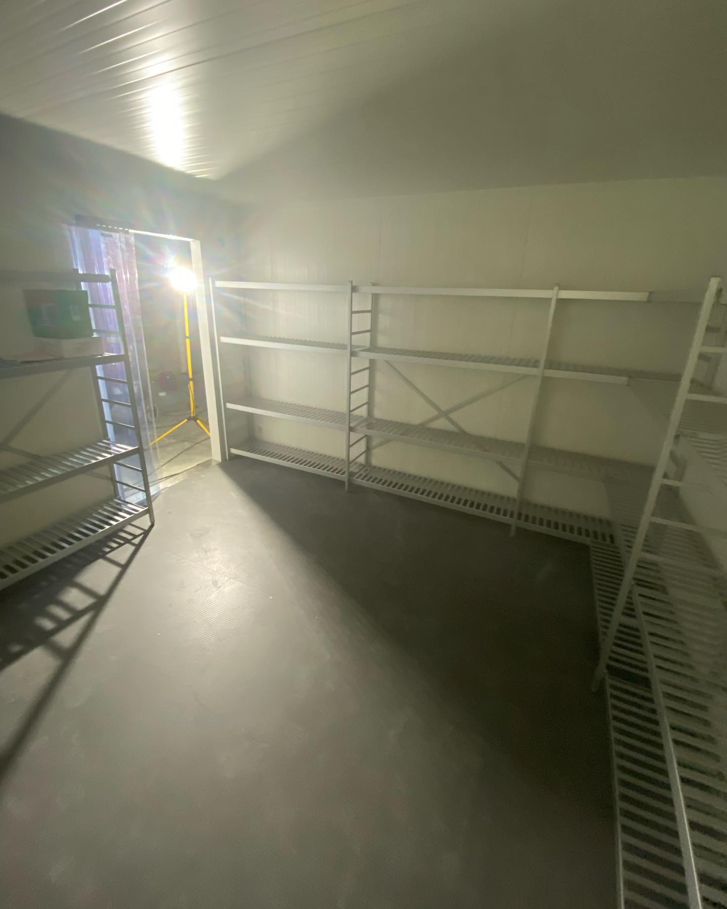 Montert kjølerom og fryserom hos nye shell i Brumunddal. På oppdrag fra Svalinn AS