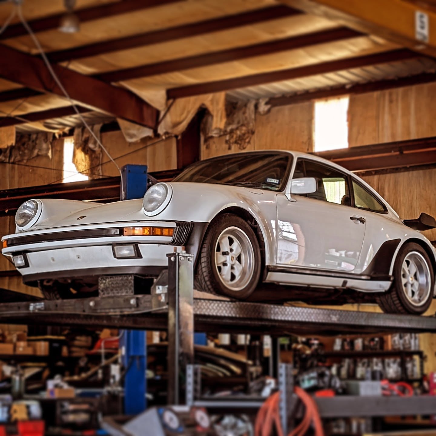 No matter which model you drive, we put your Porsche on a pedestal. Whether you bring it in for service or more extensive upgrades, we're proud to specialize in one marque - despite having experience on others; Porsche is our passion, just like our clients!
#ModernAircooled #Porsche #930 #pedestal #passion