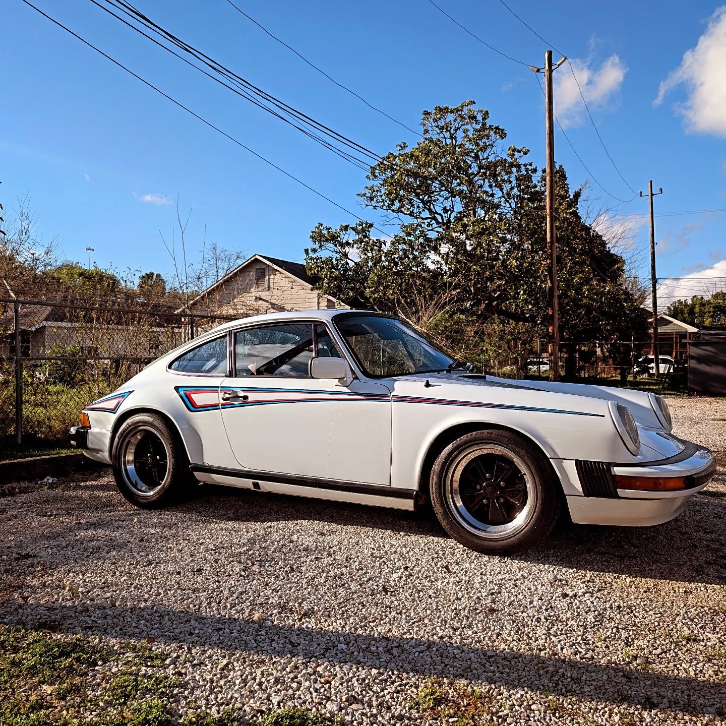 Long-time friend of the shop @capturingthemachine dropped in for a health check, and left with a full new suspension, brakes, and wheel bearings. Listen to your car - if something feels off, something is off, and we can set it right!
#ModernAircooled #Porsche #911sc #MartiniRacing #Bilstein
