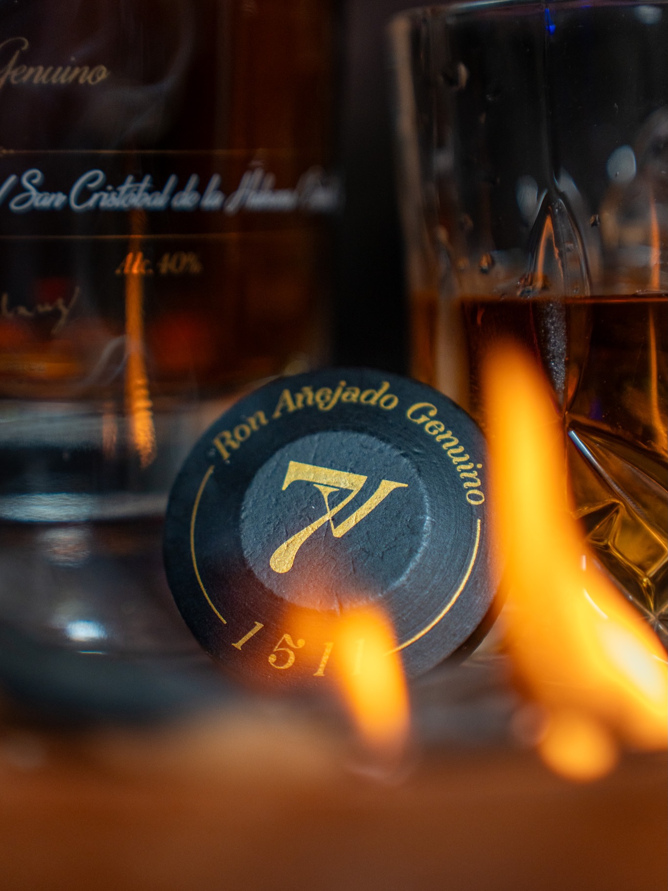 Las mejores historias empiezan con un brindis🥃
Un vaso, un poco de hielo y Ron 7 Villas 1511 acompañando la noche.
Porque los buenos momentos se disfrutan despacio.