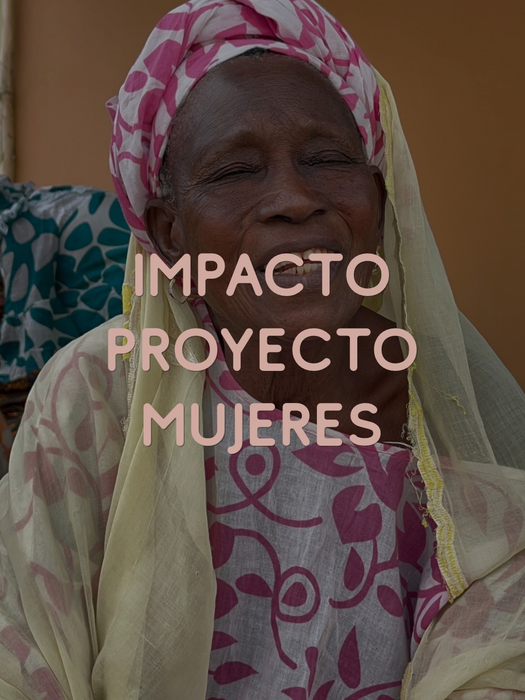 Cuando una mujer convierte su talento en ingresos, cambia su futuro.
#BokkBoolo #Mujeres #Formación #Batik #SenegaL