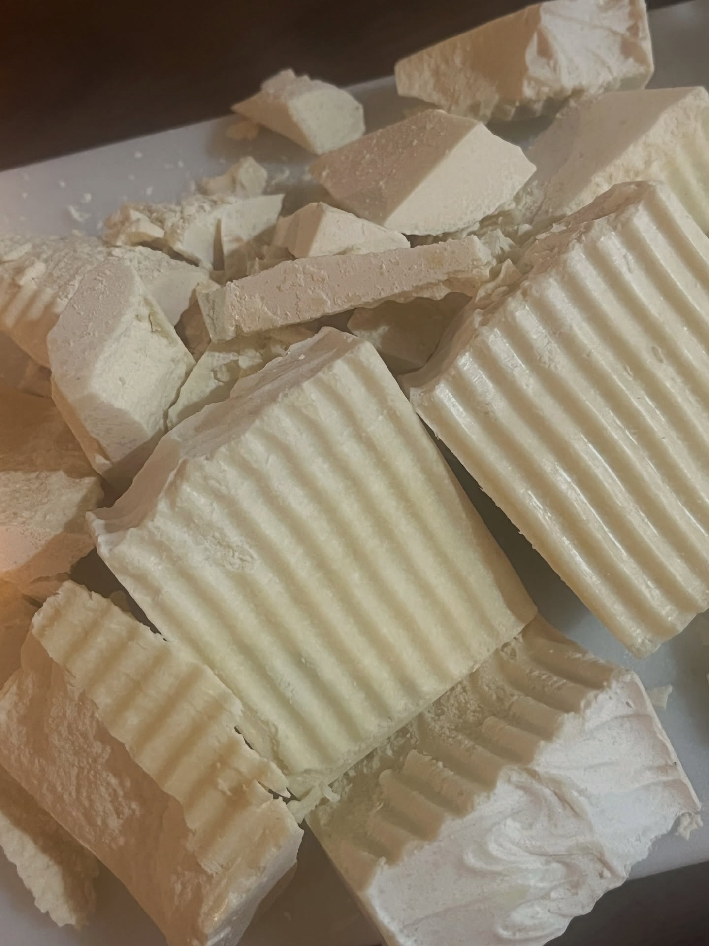 Coconut oil–free soap experiment:
0/10 on the cut 🥹
But we don’t quit over crumble.
We tweak. We test. We try again.
Not a failure — just motivation.
Reformulating. Refining. Rising. ✨
Practice makes perfect — just like caring for your skin, it’s all about patience and intention.
#soapmaker #crawfordcreatives #runitback