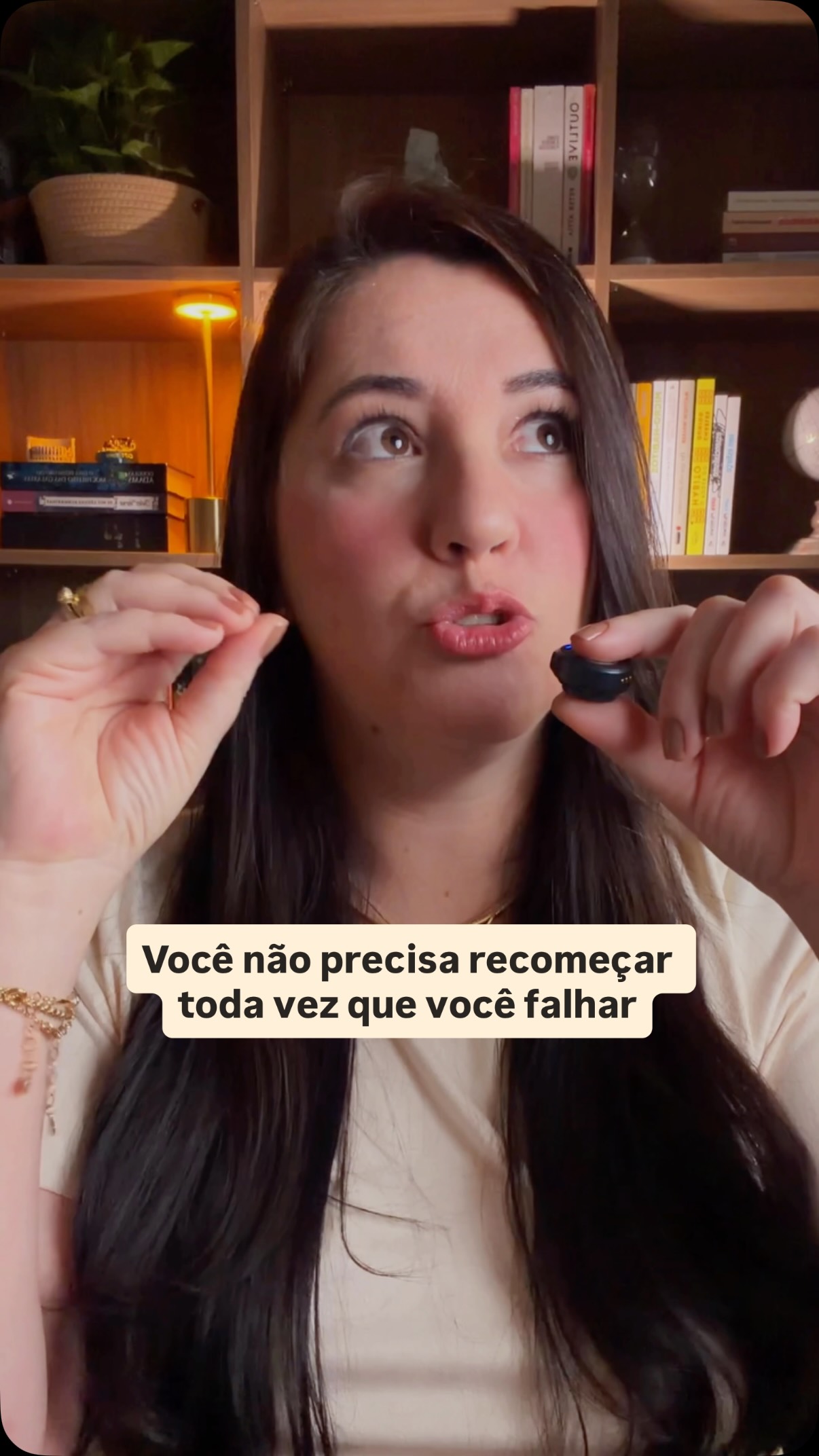 Seu cérebro não desiste na primeira falha! Ele desiste quando isso vira um padrão.
Por isso a regra não é perfeição, é não deixar acumular.
Volta pequeno. Volta hoje. Amanhã você ajusta.
Salva pra quando precisar lembrar disso.
#hábitos
#cérebro
#neurociência
#comportamento