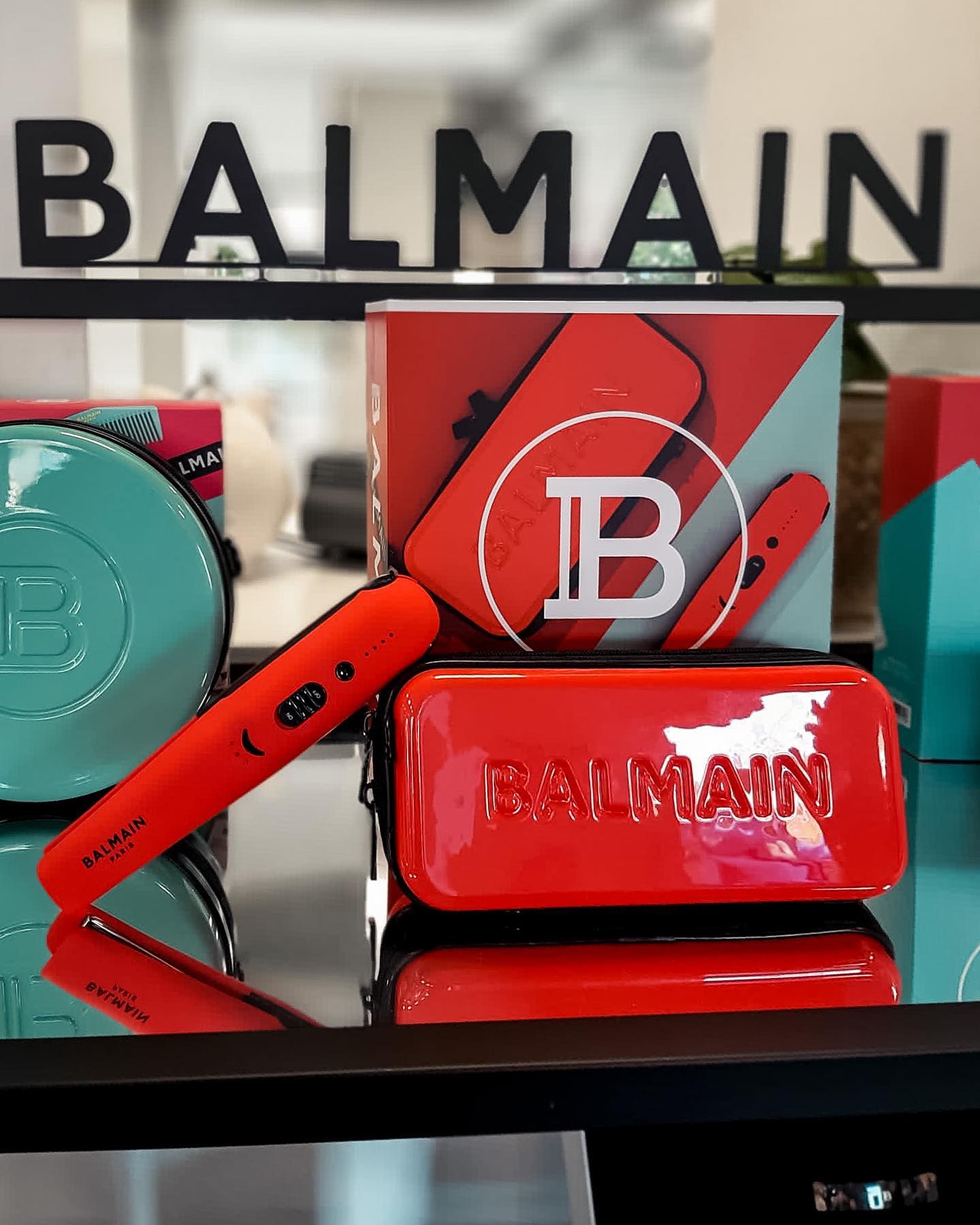 ✨ 20% op BALMAIN producten!
.
Dit is een van de schaarse momenten waarop wij korting mogen geven op Balmain. Deze producten staan NIET op onze webshop en zijn dus alléén in onze Climax Hair Salons te verkrijgen. Vraag onze stylisten gerust om advies.
.
We hebben een zeer gelimiteerde voorraad. 👀 Zie je op deze foto’s een Balmain product waar je meer informatie over wil, stuur dan gerust een bericht via: wa.me/31434501973 LINK IN BIO. (Opsturen is mogelijk).
.
😍 Welk Balmain product zou jij graag met 20% korting willen hebben?
.
www.climaxhair.nl
☎️: 043 450 1973