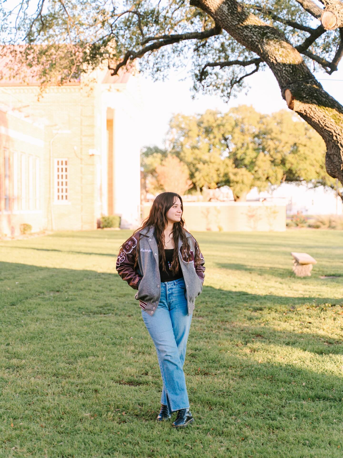 Senior season🎓
#houstonphotographer #cyfair #cfisd #seniorportraitphotographer #portraitphotography