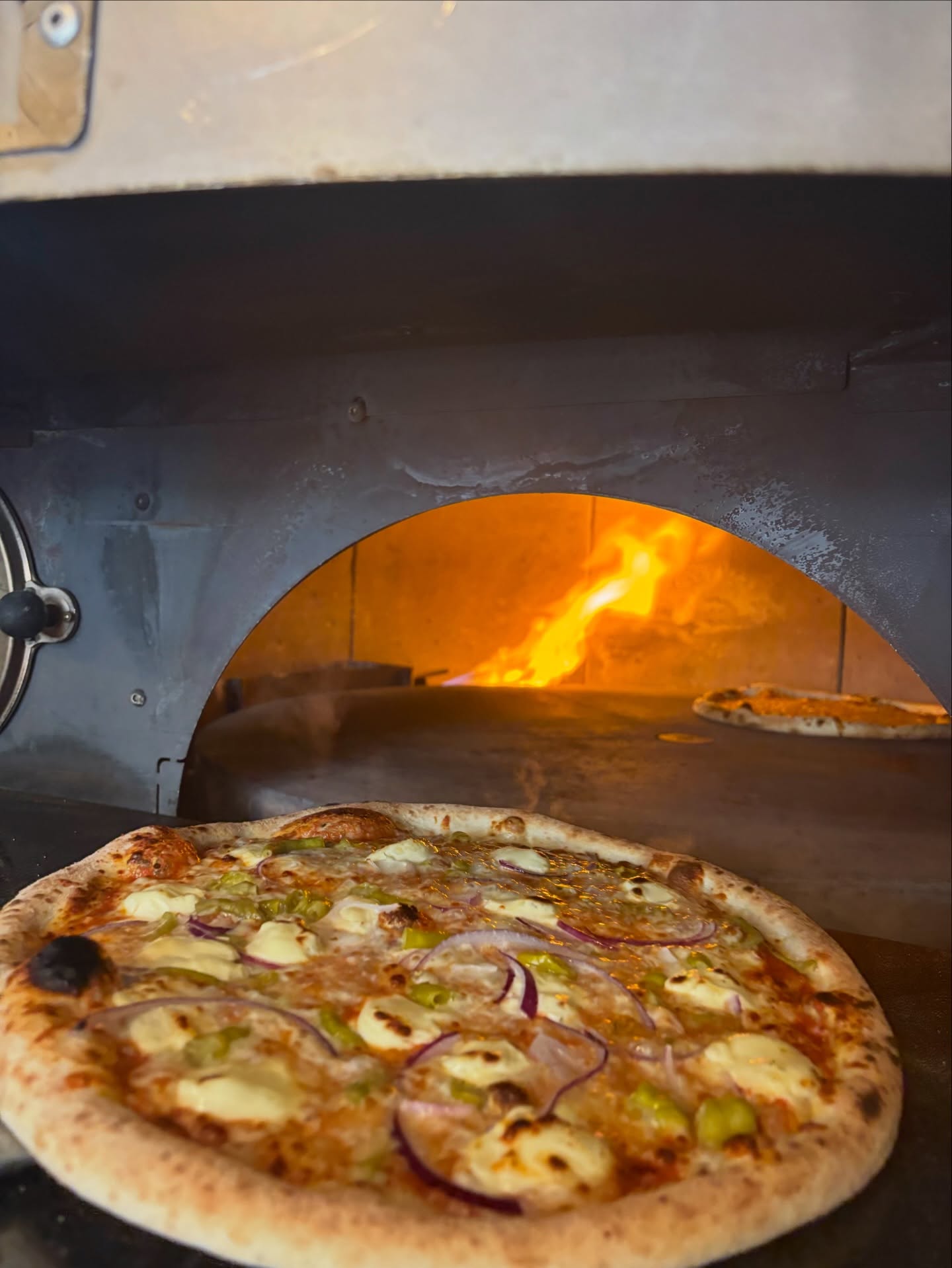 Pizzas 2-4-1 on Sundays