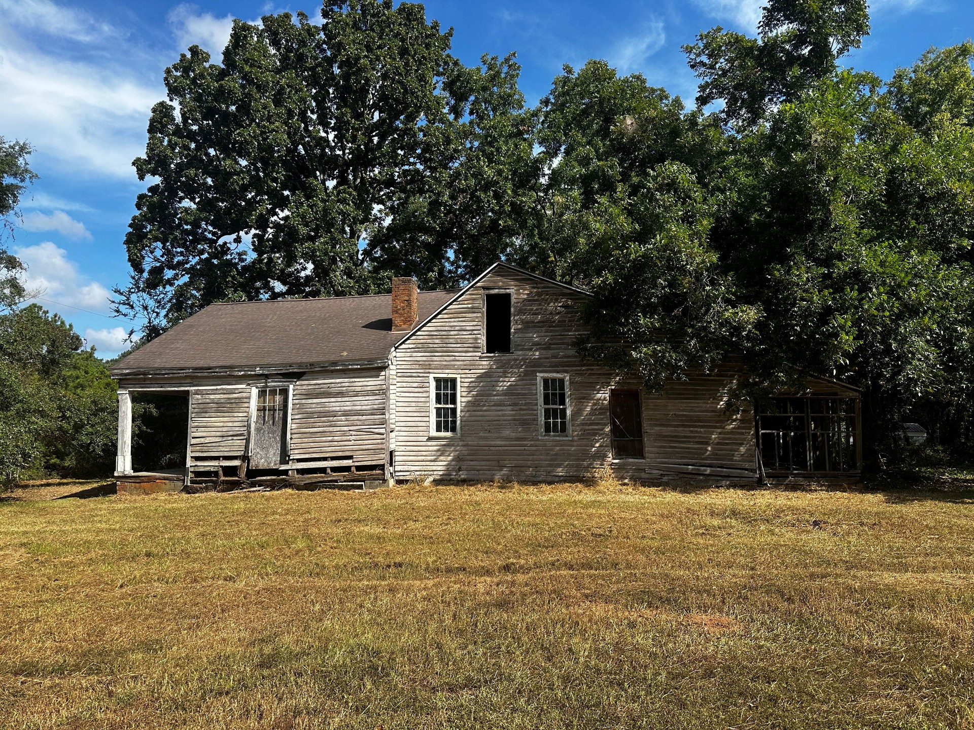 Edgefield, South Carolina, is home to one of the richest ceramic traditions in the American South—Edgefield pottery.
Beginning in the early 19th century, artisans in the Edgefield District produced distinctive alkaline-glazed stoneware from the region’s abundant clay. This tradition was shaped by the skilled work of enslaved and freed African American potters, including the remarkable artisan David Drake, whose signed and inscribed vessels are now recognized as some of the most important pieces of American ceramics.
Today, the Town of Edgefield, in partnership with Preservation South Carolina, is working to celebrate and share this legacy through a Pottery Heritage Tourism Project at the historic Pottersville House, located just one mile from the town square. This house is one of the last remaining structures from the town of Landrumsville, presently known as Potterville, which mass produced Edgefield pottery in the early 19th century.
The project aims to establish a heritage tourism program within the 4-acre lot, incorporating a stabilized and eventually restored House, featuring a museum, a potter-in-residence studio, and utilizing the groundhog kiln located on the property to provide an educational and hands-on experience about the enslaved and freedmen who mass-produced Edgefield pottery in the 19th century.
#EdgefieldSC #EdgefieldPottery #DavidDrake #SouthCarolinaHistory #HeritageTourism #HistoricPreservation